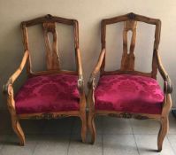 Paar große Sessel, süddeutsch, Barock/Rokoko, 19. Jh., Nussbaum und roter Bezug, Altersspuren,