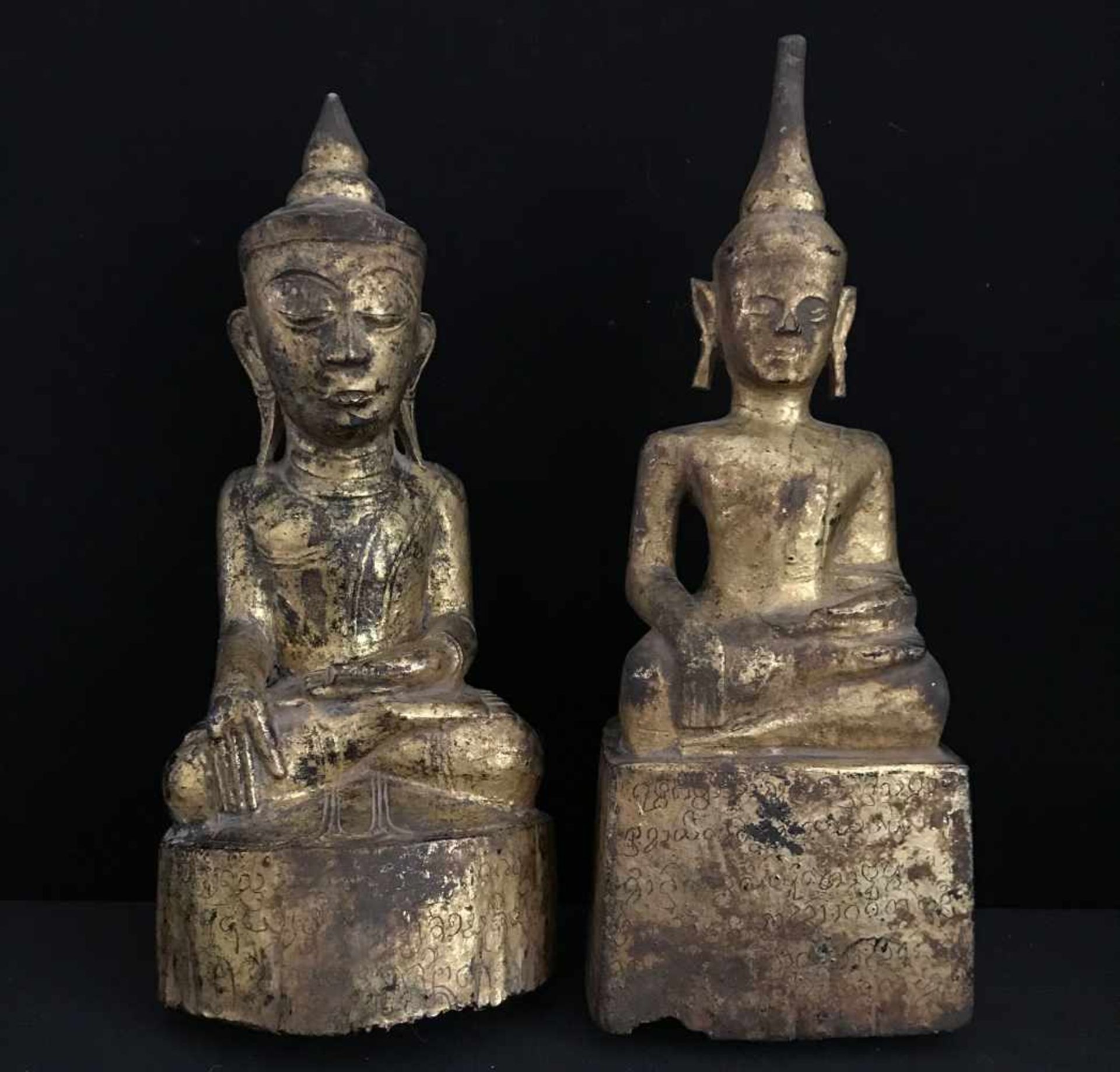 Großes Konvolut aus Burma, 18. bis 20. Jh., 4 Schriftseiten; großer, sitzender Buddha in reich - Bild 9 aus 10