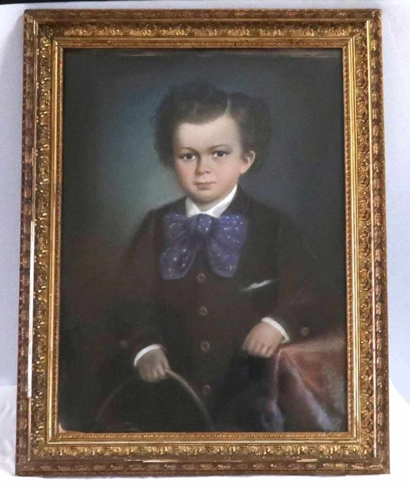 Unbekannter Maler. Kinderportrait. Portrait of a boy. Pastell auf Platte, 55 x 48 cm - Bild 3 aus 5