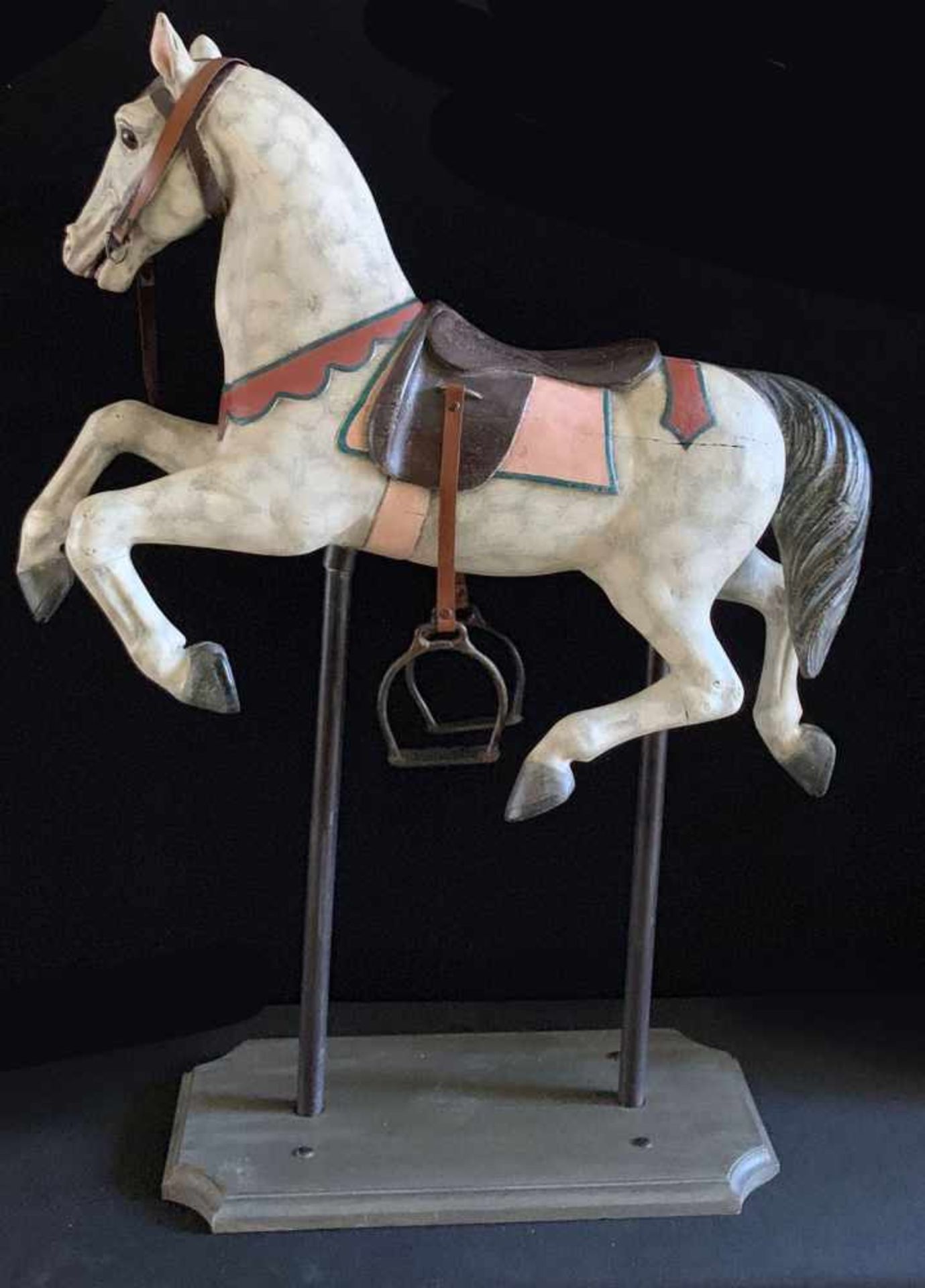 Altes Karussell-Pferd mit Ständer, 1. H. 20. Jh., Holz farbig gefasst, naturalistische Auffassung, - Bild 2 aus 3