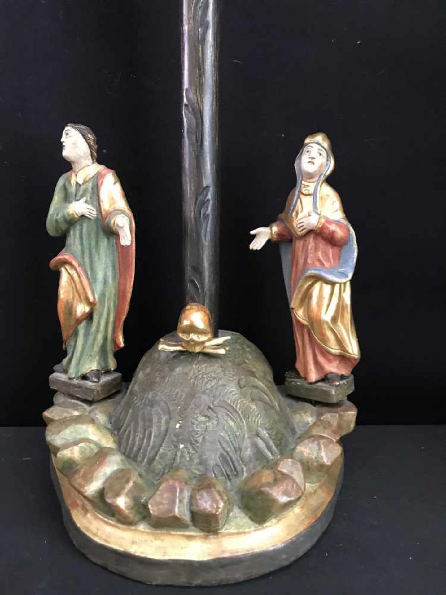 Süddeutsch, 19. Jh., Standkreuz bzw. Kruzifix mit den Assistenzfiguren Maria und Johannes der - Image 2 of 3
