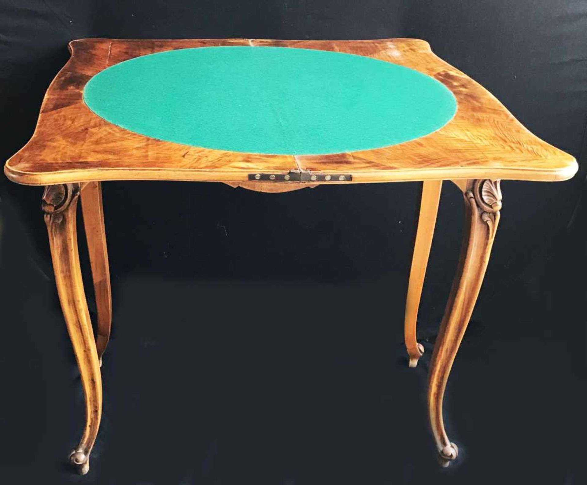 Rokoko, 18. Jh., Spieltisch, Wurzelholz, aufklappbare Tischplatte (mit grünem Filz belegt), - Bild 2 aus 3
