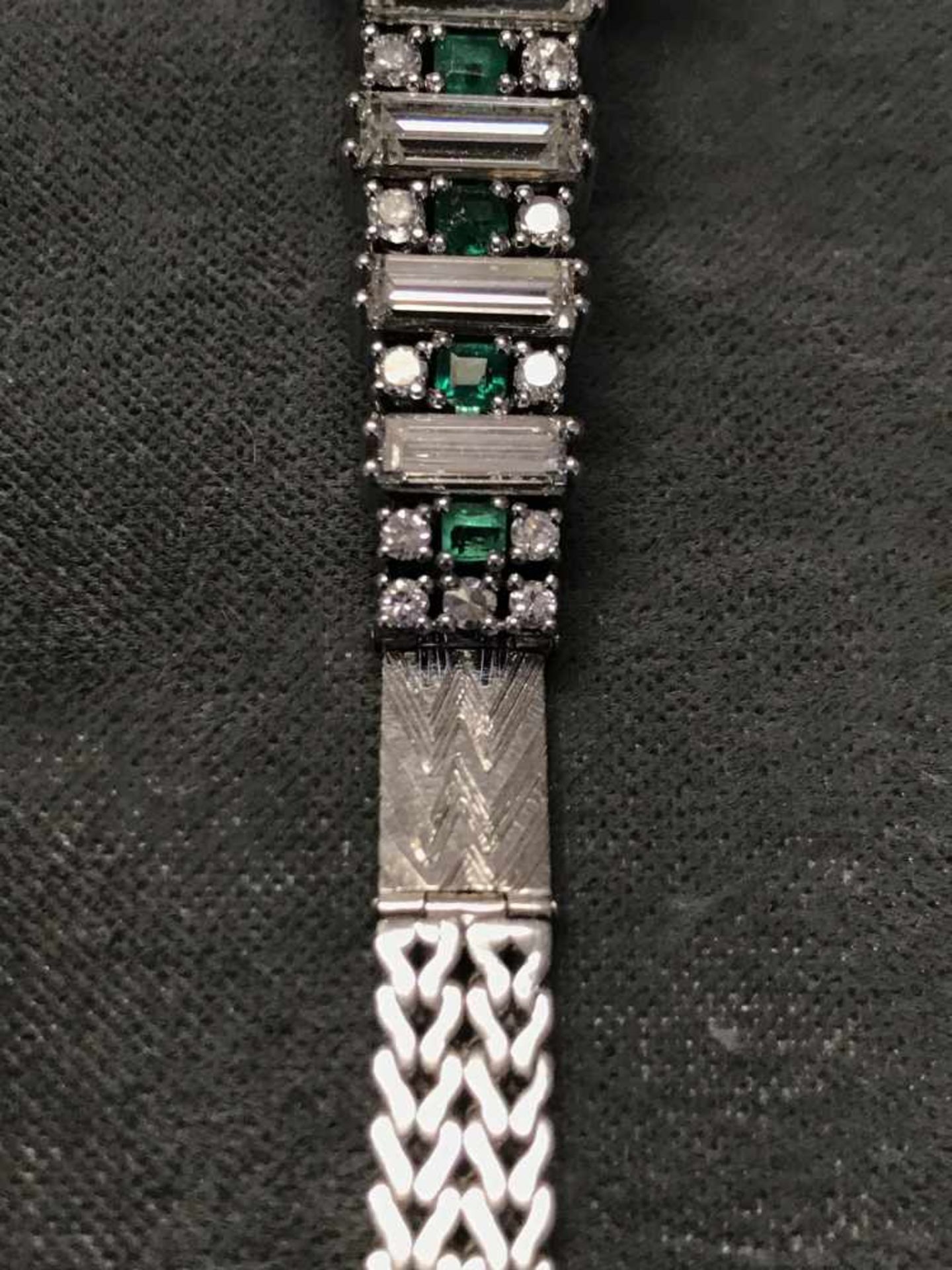 Smaragdband mit Diamanten, 750er WG, mittig spektakulärer natürlicher Smaragd (wie bei Smaragden - Image 6 of 6