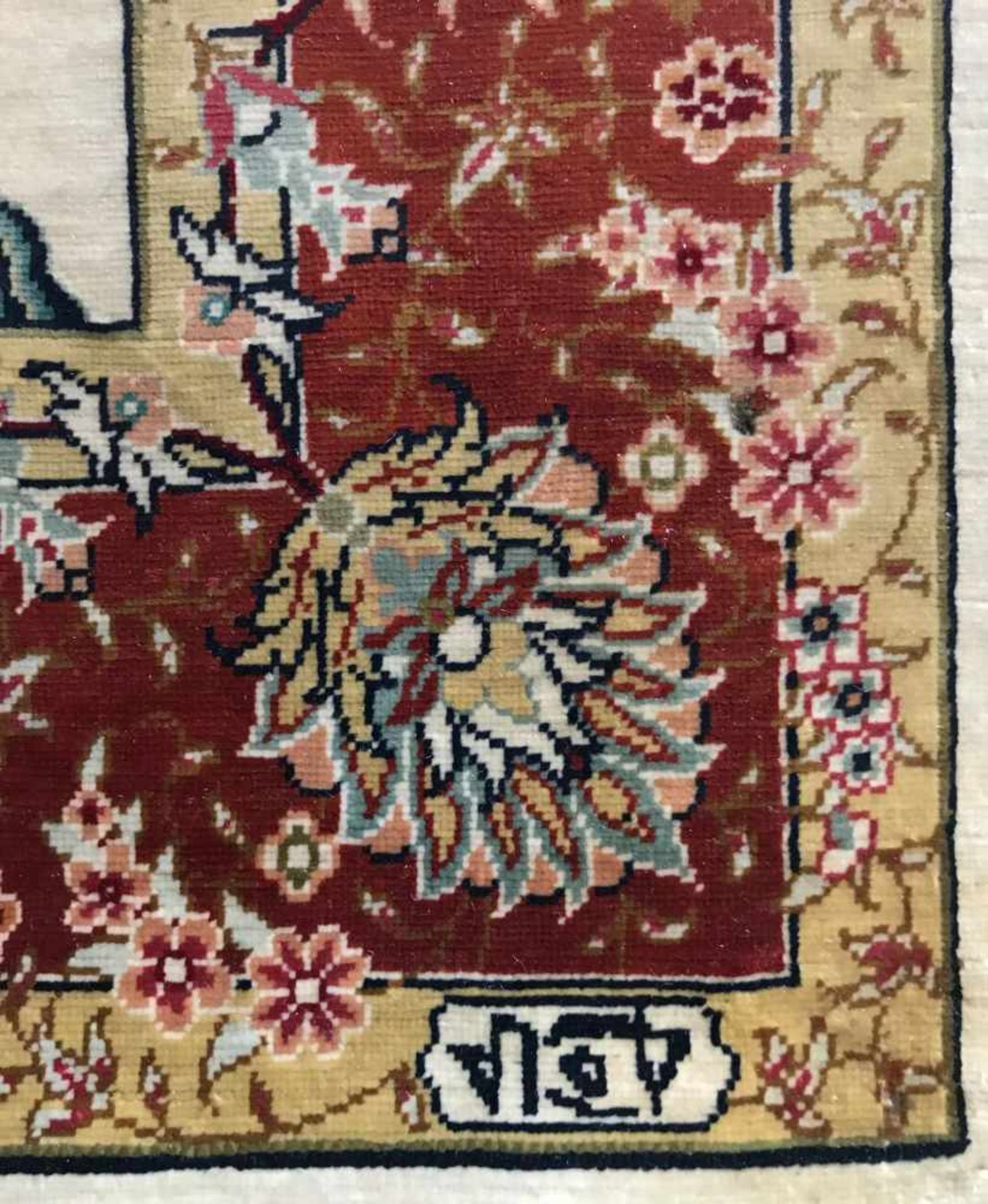Türkischer Seidenteppich, feinste Knüpfung, signiert, Altersspuren, 66 x 46 cm - Bild 3 aus 3