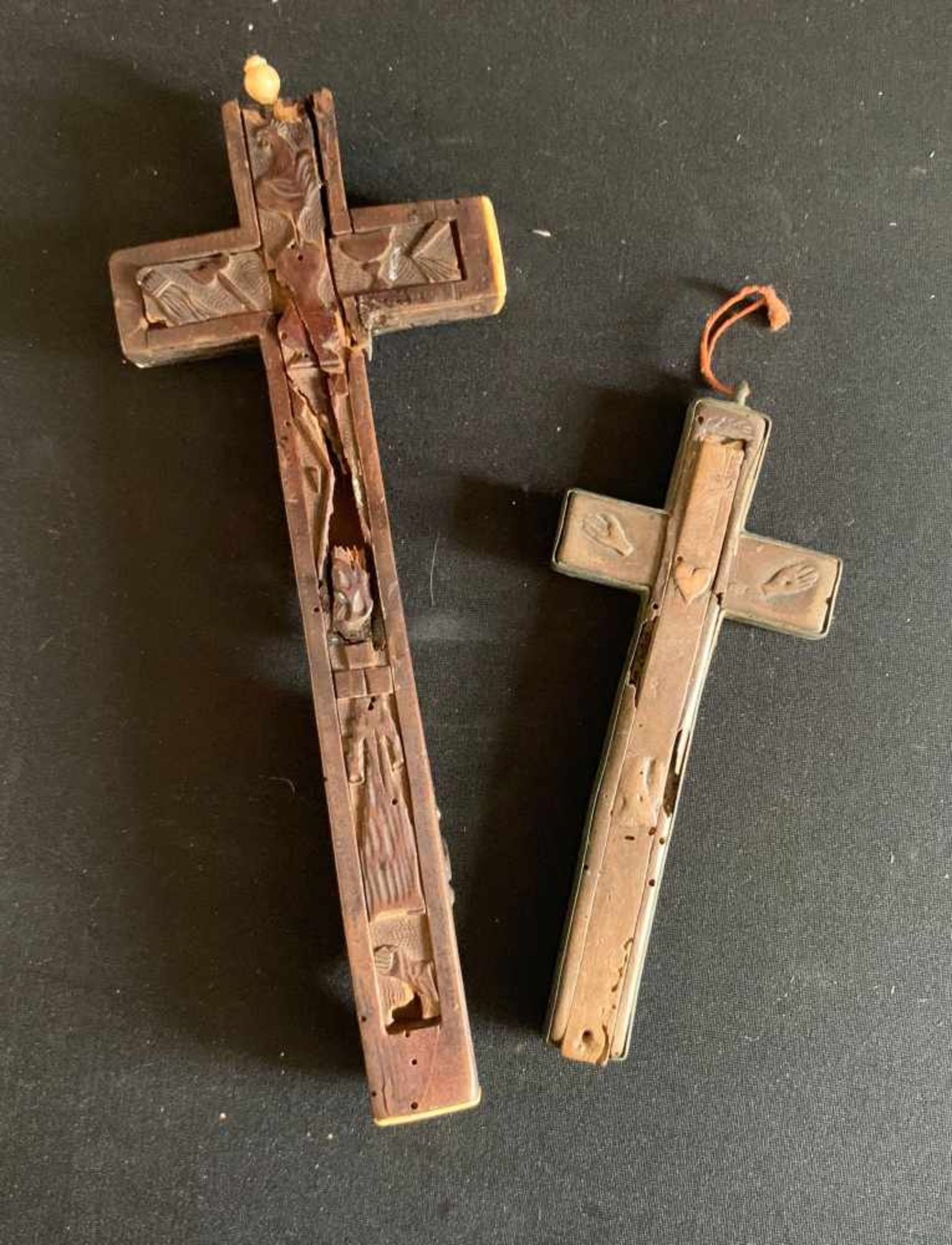 2 Reliquienkreuze, Holz, Altersspuren, 16 u. 25 cm
