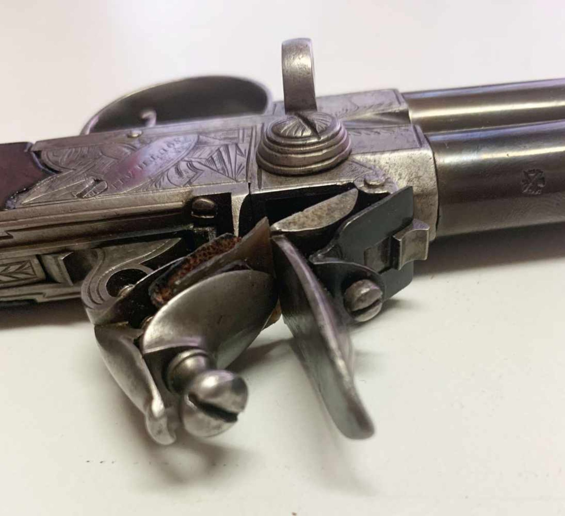 Steinschloss-Pistole, Modell: Double-barreled over- and under Pocket Flintstok pistol, England, - Image 4 of 8