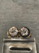 Paar alte Diamantstecker, mit zwei großen Altschliff Diamanten à ca. 6,94 mm, gute Qualität, in