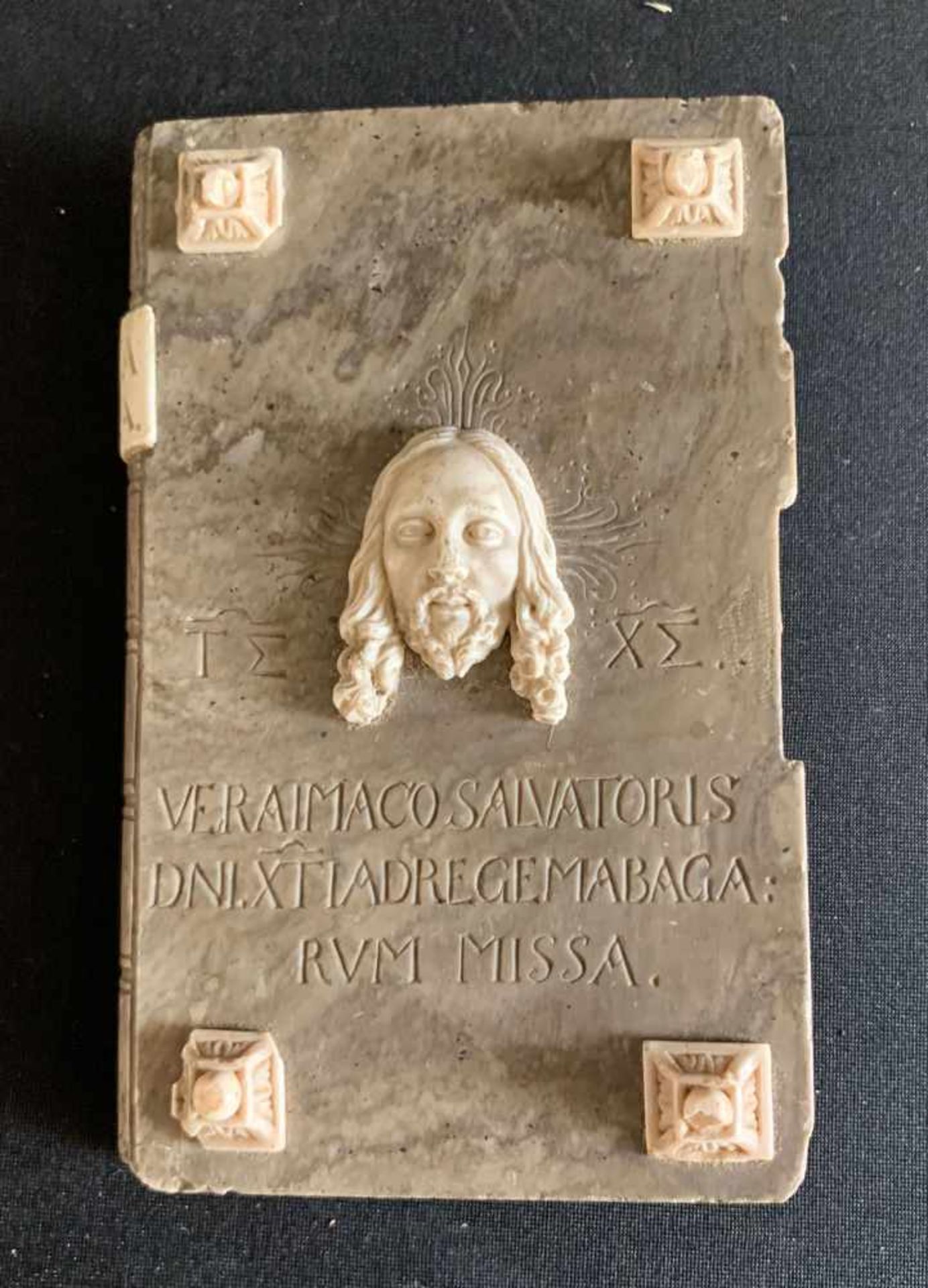 Steinbibel, Biblia Sacra, Stein, ein Biernagel fehlt, 14,5 x 9,5 x 4 cm