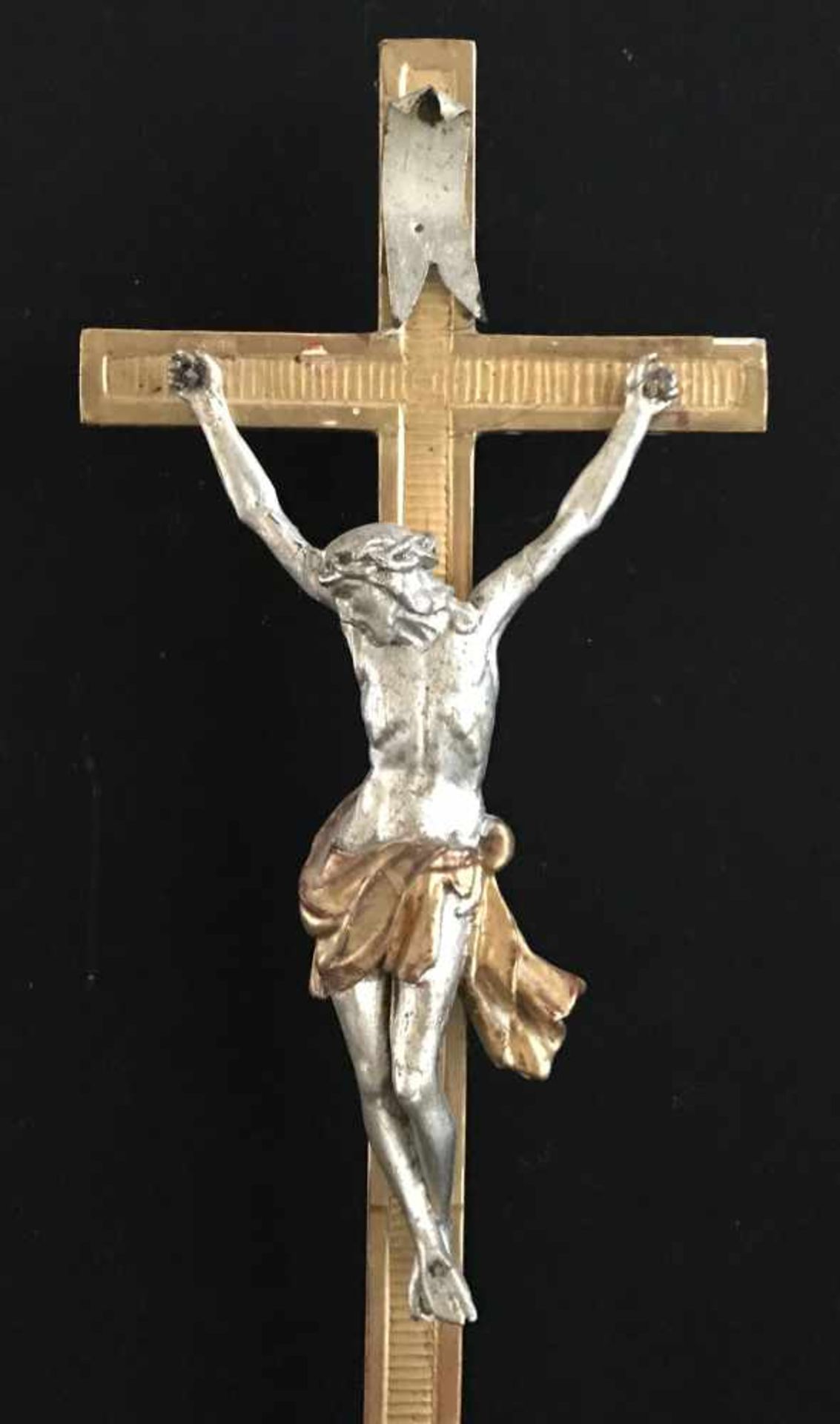 Standkreuz bzw. Kruzifix, um 1810, mit Christus im Dreinageltypus, H.75 cm. - Image 3 of 3