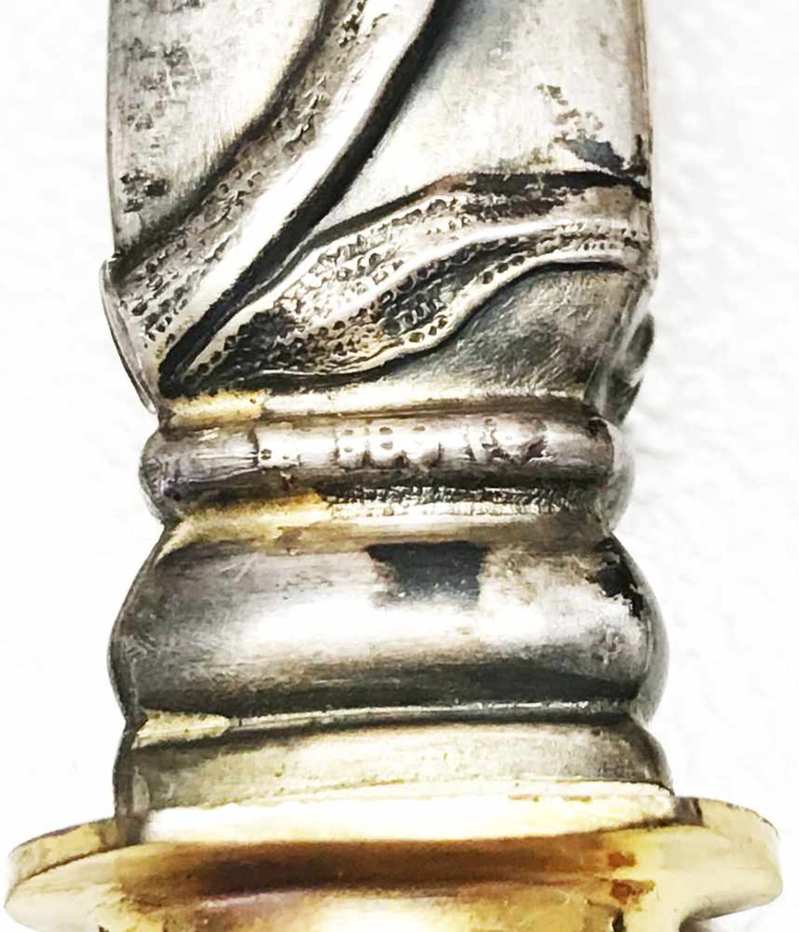 Vorlegebesteck, 800er Silber, mit Blumenreliefs an den Griffen und vergoldeter Gabel bzw. Messer, - Bild 3 aus 3
