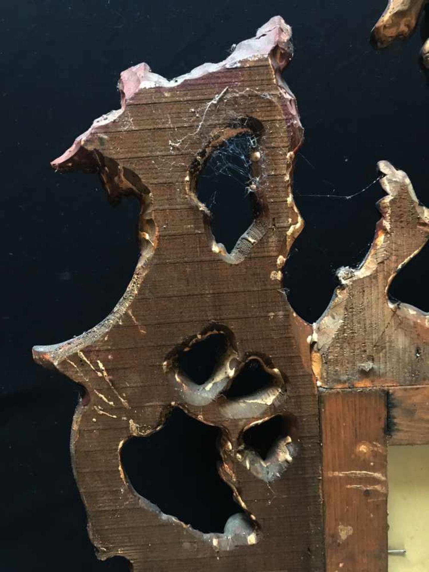 Barock/ Rokoko, 18. Jh., Spiegel in aufwändig geschnitztem Rahmen mit flammender, floraler - Bild 4 aus 9
