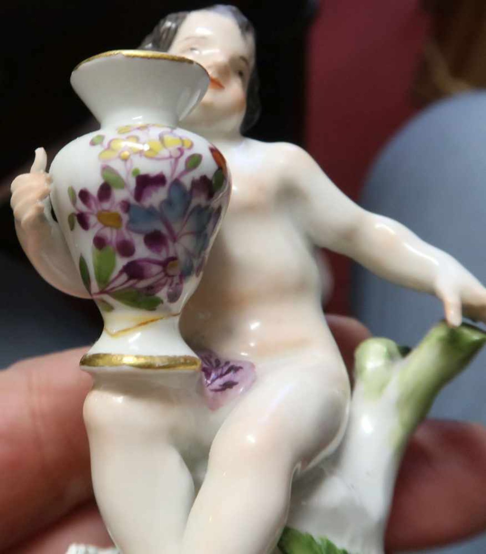 Meissen, Putto mit Vase, H. 9 cm; Putto mit Füllhorn, H. 10,3 cm, 1 x Schwertermarke Meißen, beide - Bild 13 aus 13