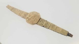 Armband, Mi. 19. Jh., doublé, mit konischen Gliedern, zulaufend, mit floralem Dekor, mittig ein