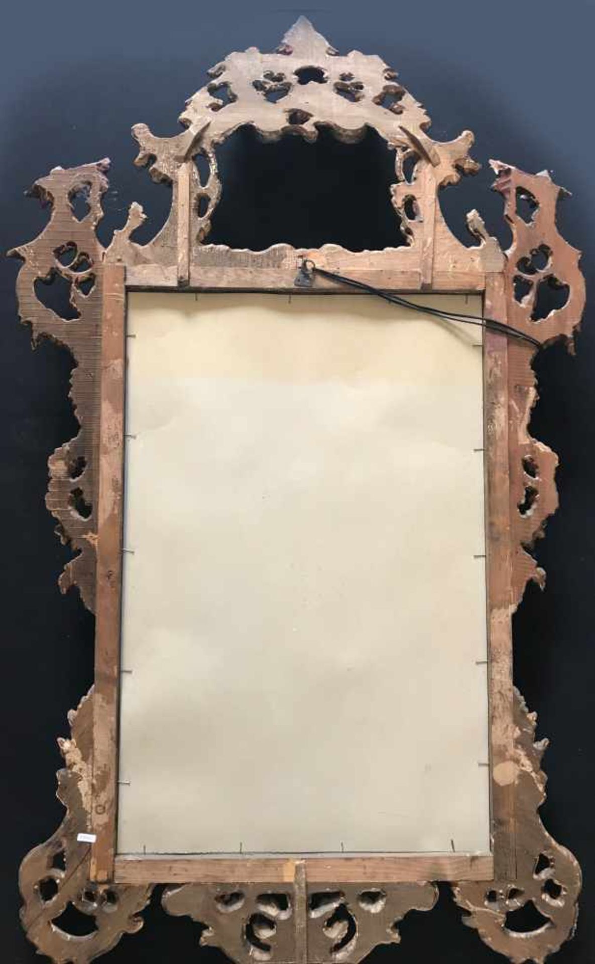 Barock/ Rokoko, 18. Jh., Spiegel in aufwändig geschnitztem Rahmen mit flammender, floraler - Bild 3 aus 9