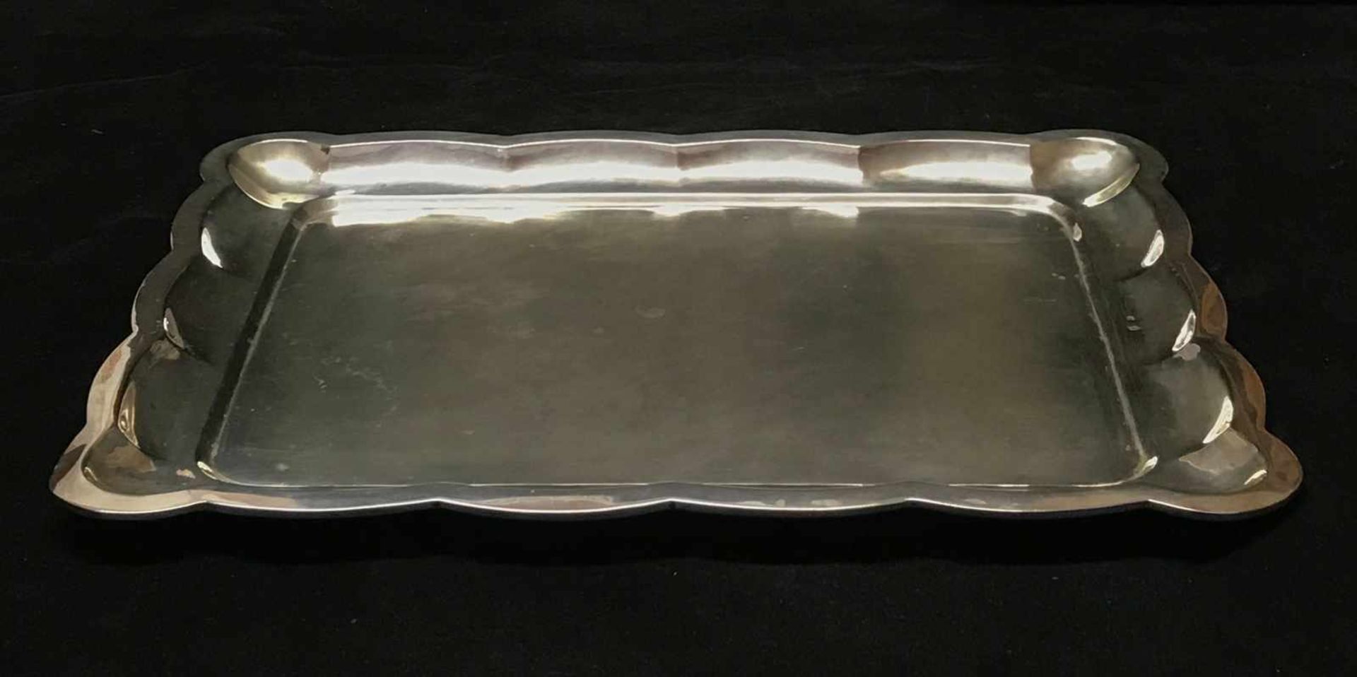 Österreich, Tablett, Silber, Viereck mit gewelltem Rand, Diana Punze, Altersspuren, 911 g, 39 x 30