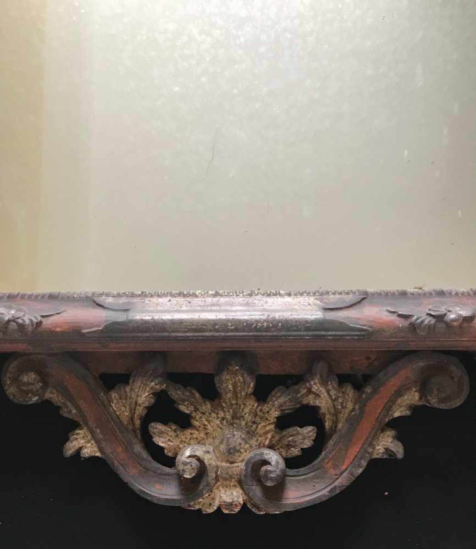 Barock/ Rokoko, 18. Jh., Spiegel in aufwändig geschnitztem Rahmen mit flammender, floraler - Bild 6 aus 9