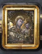 Russland, 19. Jh. Ikone in Holzkasten, verglast, Mutter Gottes von Kasan, in Silberoklad, Punzen
