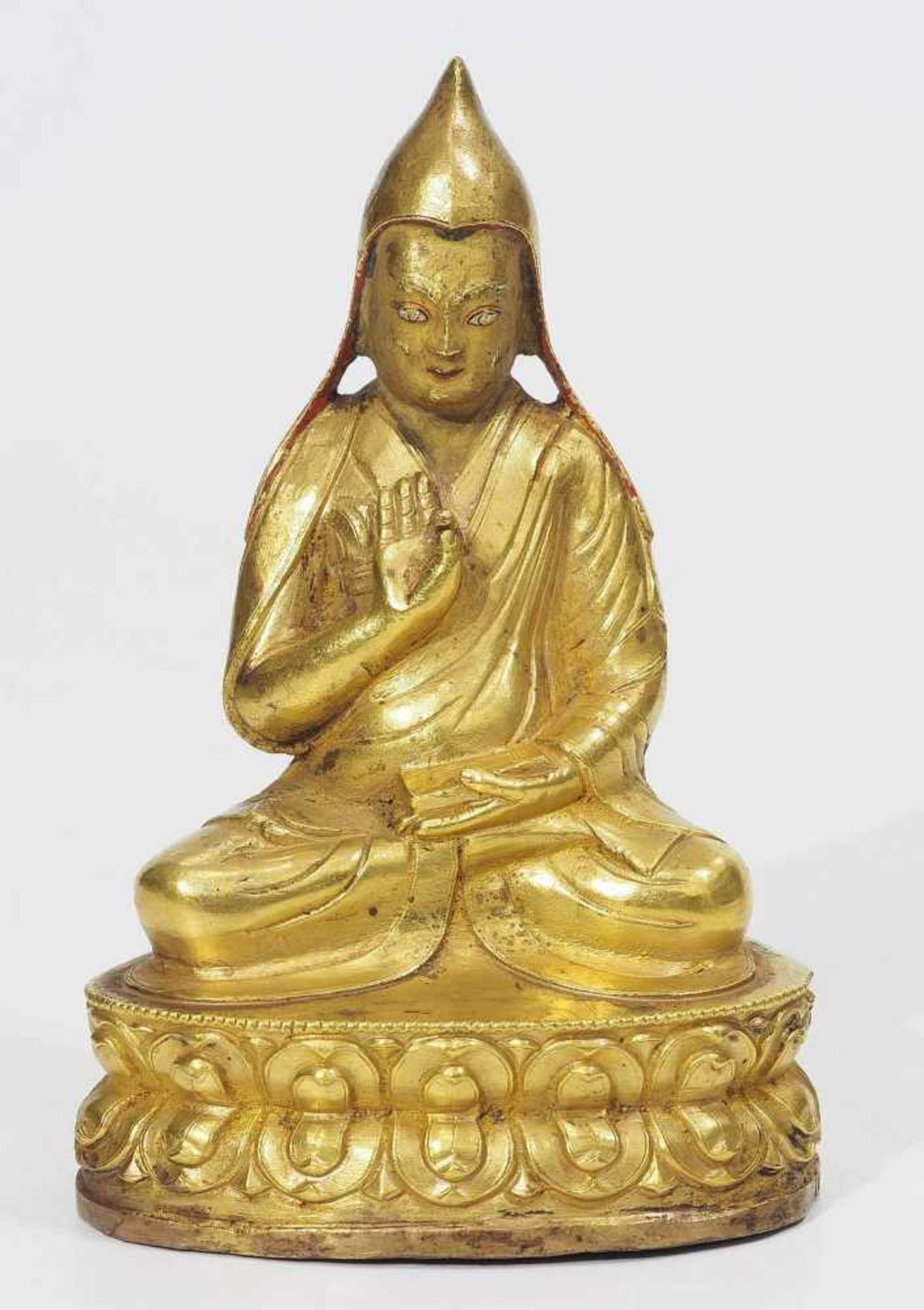 Buddha-Statue "Lama". Buddha-Statue "Lama". Tibet ca. 19. Jahrhundert. Bronze, feuervergoldet. - Image 2 of 6