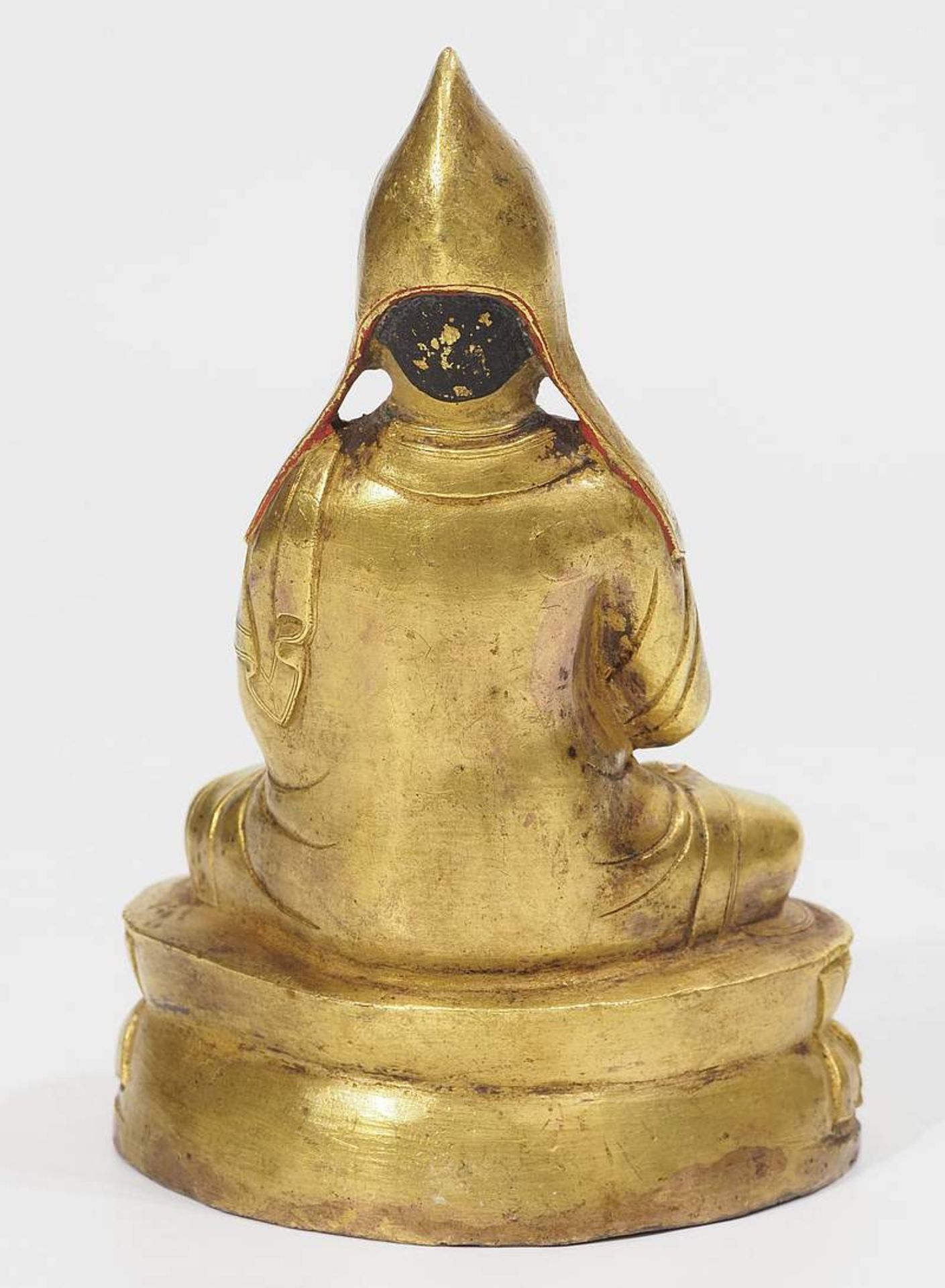 Buddha-Statue "Lama". Buddha-Statue "Lama". Tibet ca. 19. Jahrhundert. Bronze, feuervergoldet. - Image 4 of 6