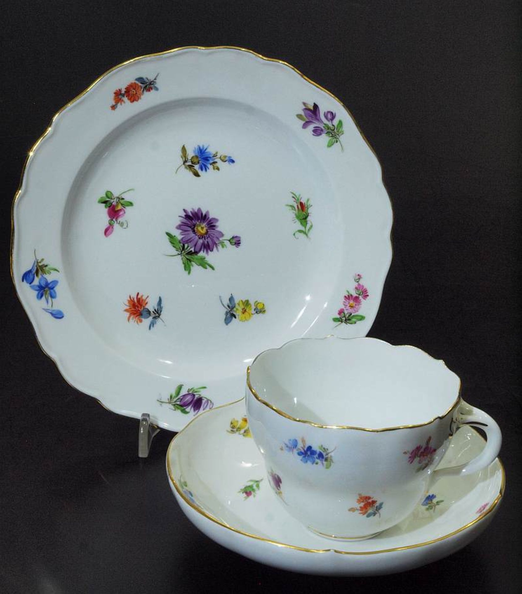 Vier Gedecke, je 3-teilig. MEISSEN.Vier Gedecke, je 3-teilig. MEISSEN, Marke 1923 - 1934. Farbige - Bild 4 aus 5