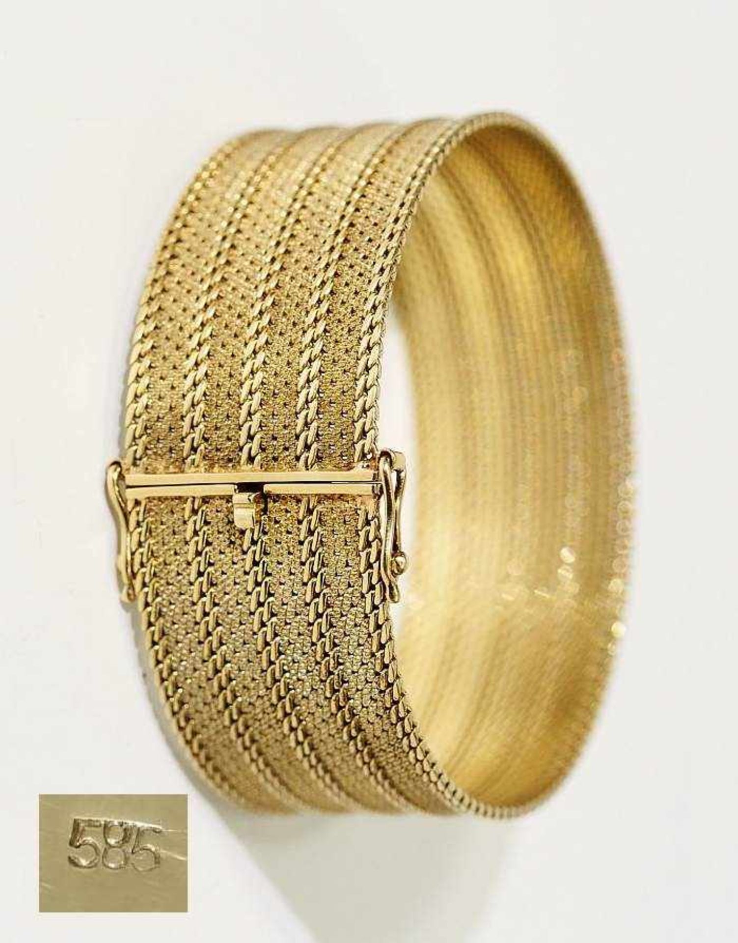 Armband.Armband. 585er Gelbgold punziert. Breites Armband mit ziselierten und polierten Reihen,