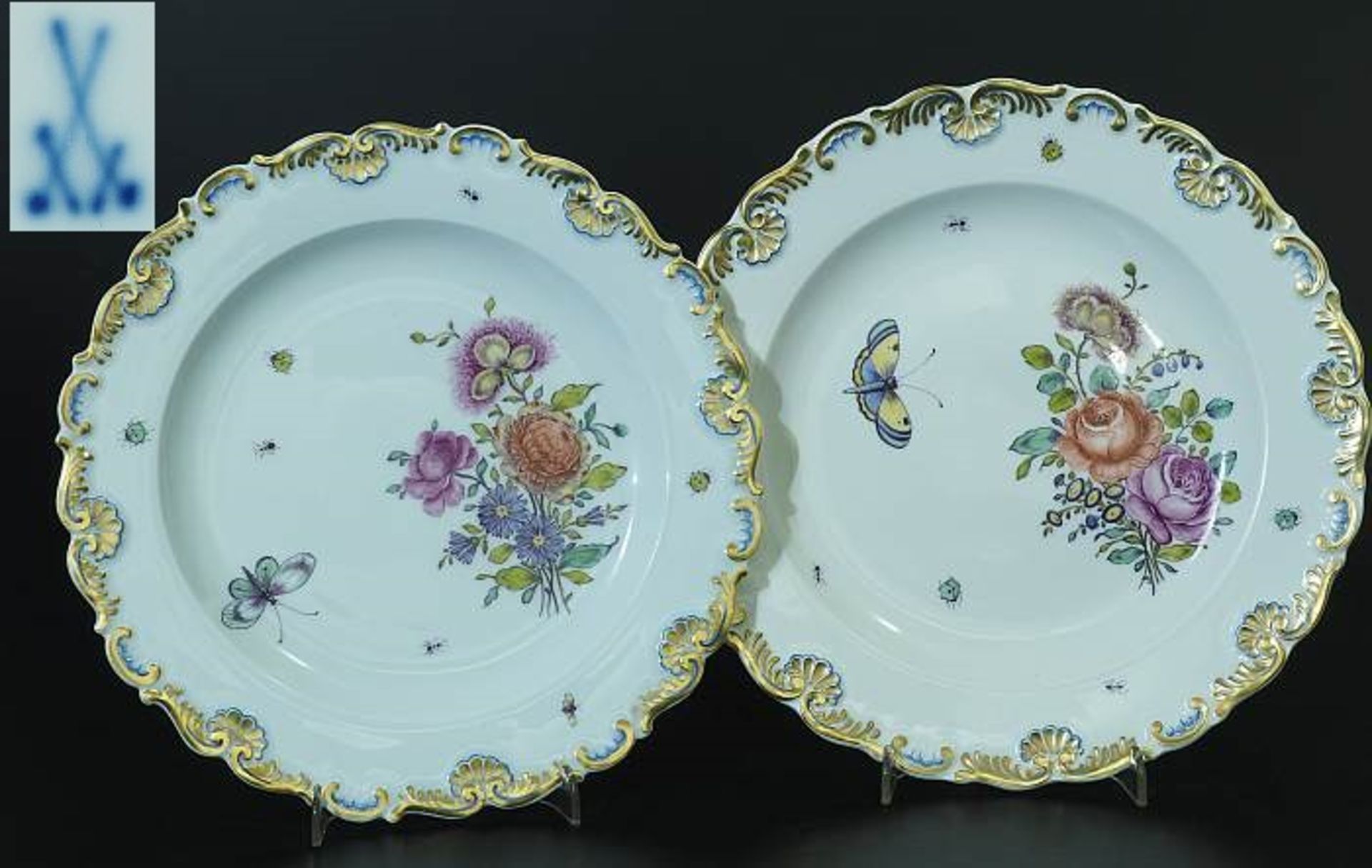 Paar Zierteller. MEISSEN. Paar Zierteller, MEISSEN, Marke um 1850. Fahne gold staffiert mit blau