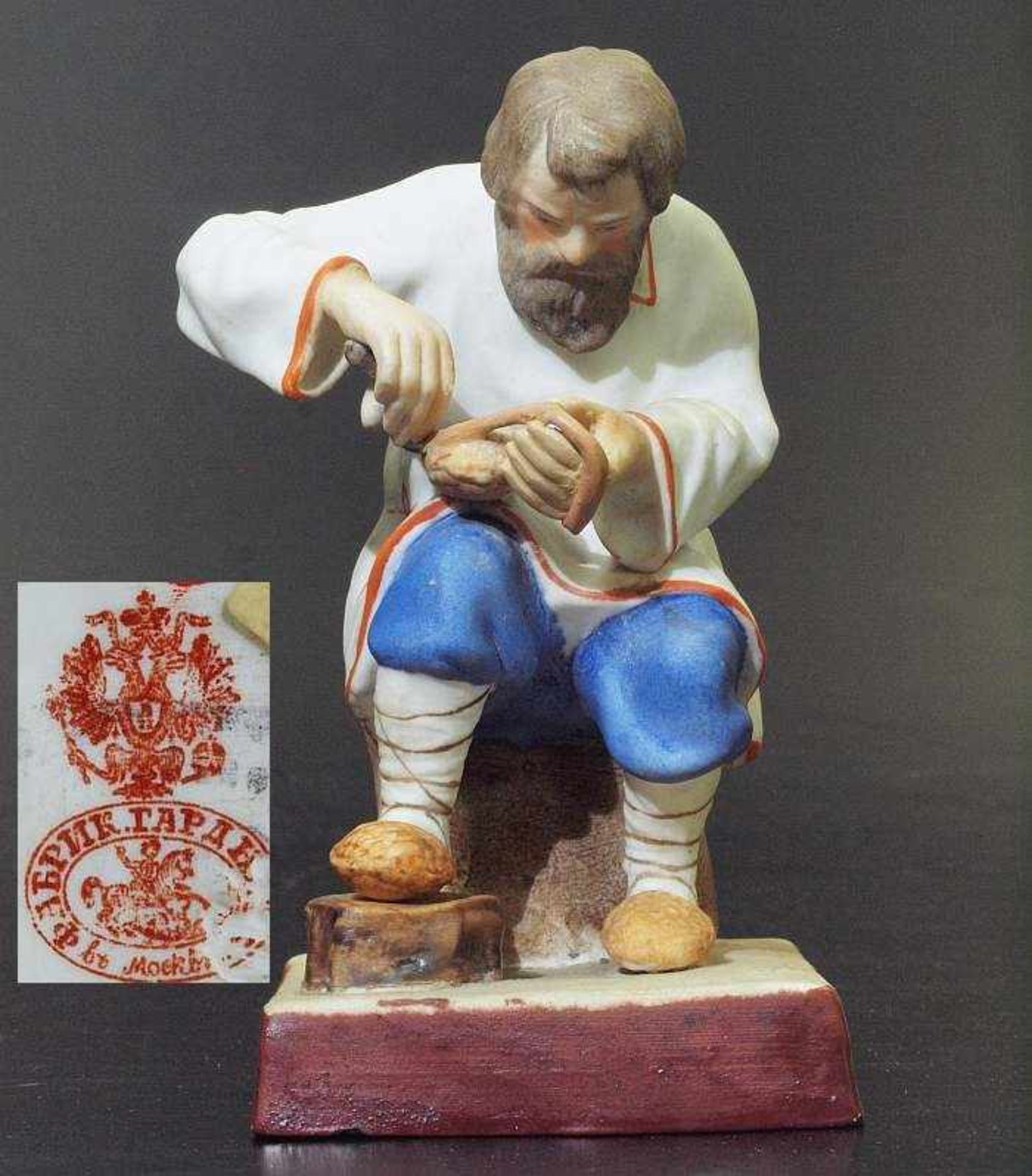 GARDNER-Figur "Alter beim Flechten eines Bastschuhs". GARDNER-Figur "Alter beim Flechten eines