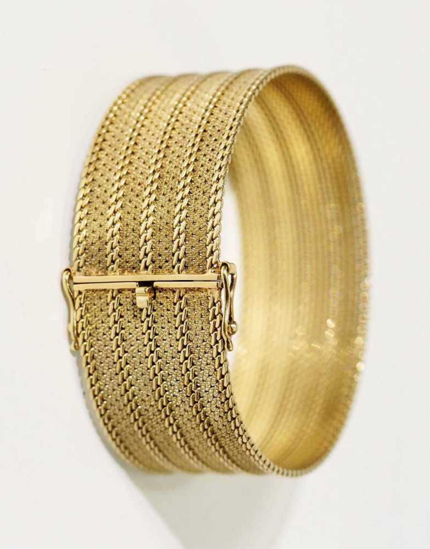 Armband.Armband. 585er Gelbgold punziert. Breites Armband mit ziselierten und polierten Reihen, - Image 2 of 5
