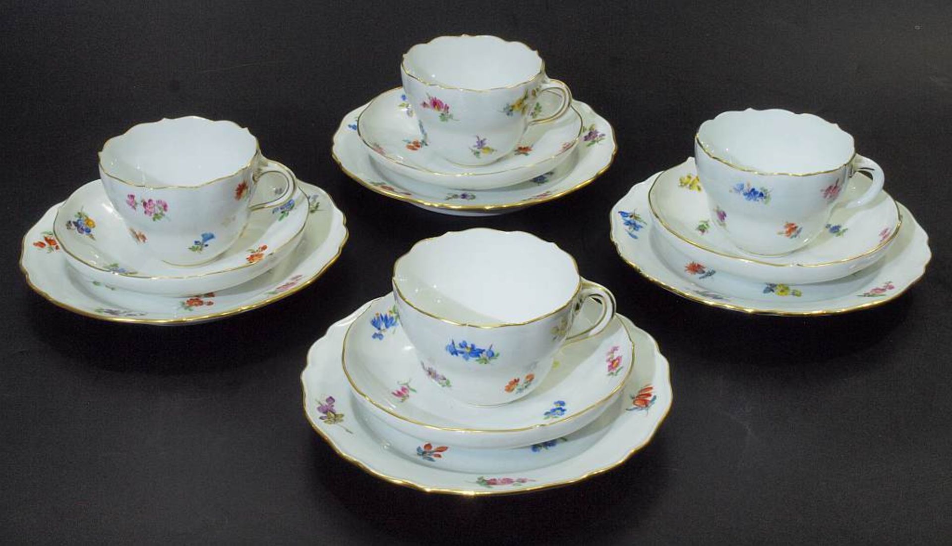 Vier Gedecke, je 3-teilig. MEISSEN.Vier Gedecke, je 3-teilig. MEISSEN, Marke 1923 - 1934. Farbige - Bild 2 aus 5