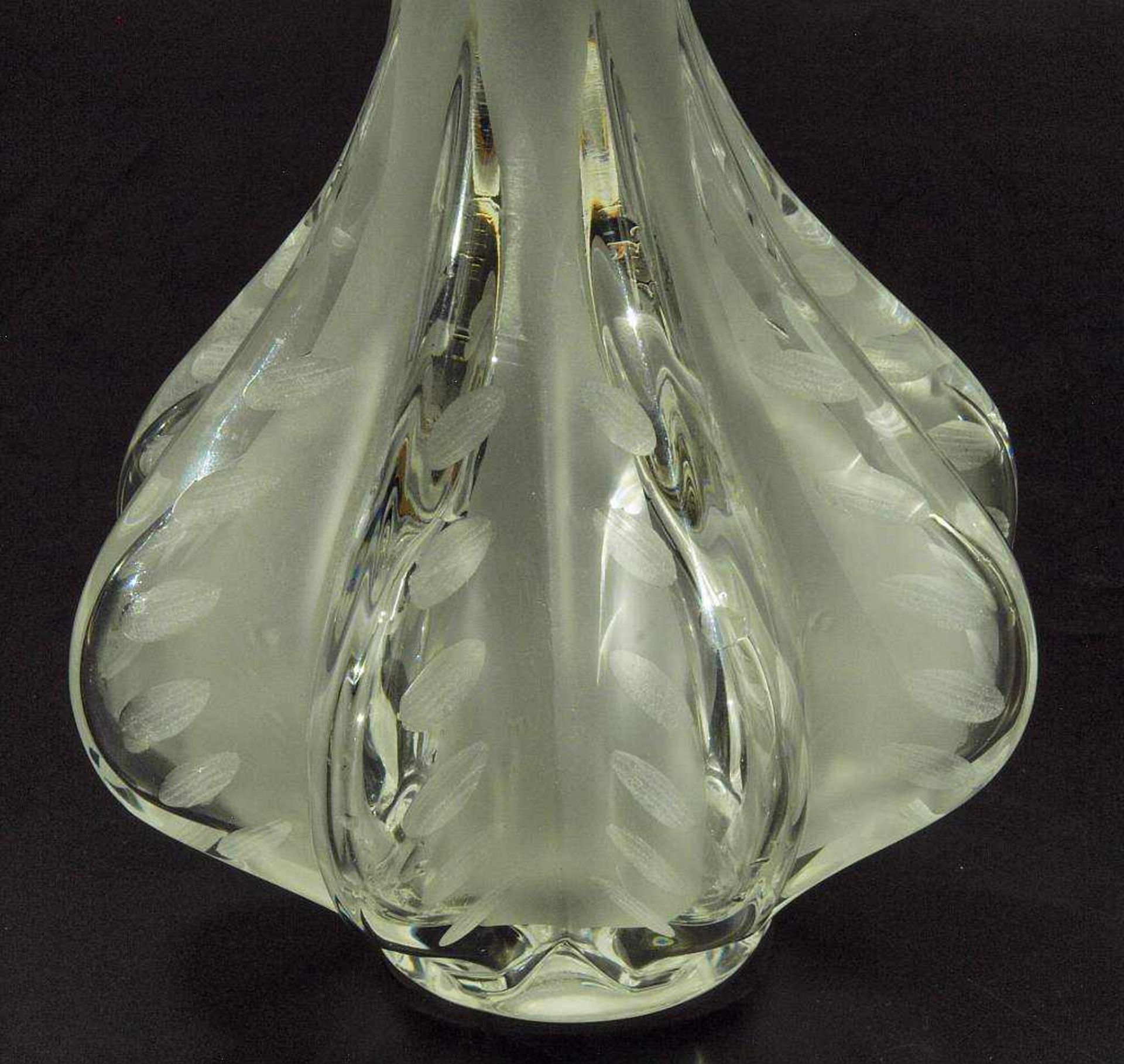 Langhals-Vase, Modell "Claude". Langhals-Vase, Modell "Claude". LALIQUE, 20. Jahrhundert. - Bild 5 aus 6