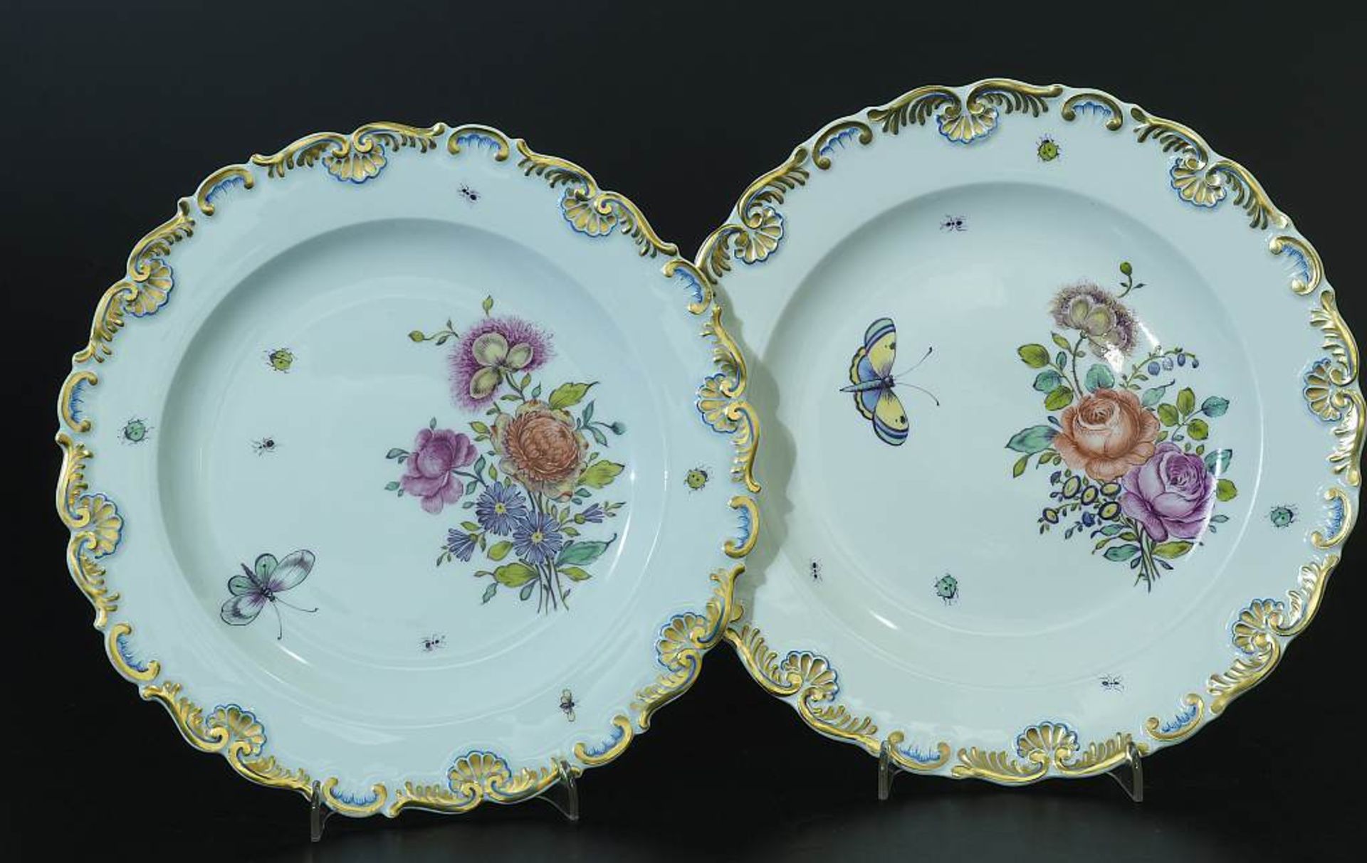 Paar Zierteller. MEISSEN. Paar Zierteller, MEISSEN, Marke um 1850. Fahne gold staffiert mit blau - Image 2 of 4