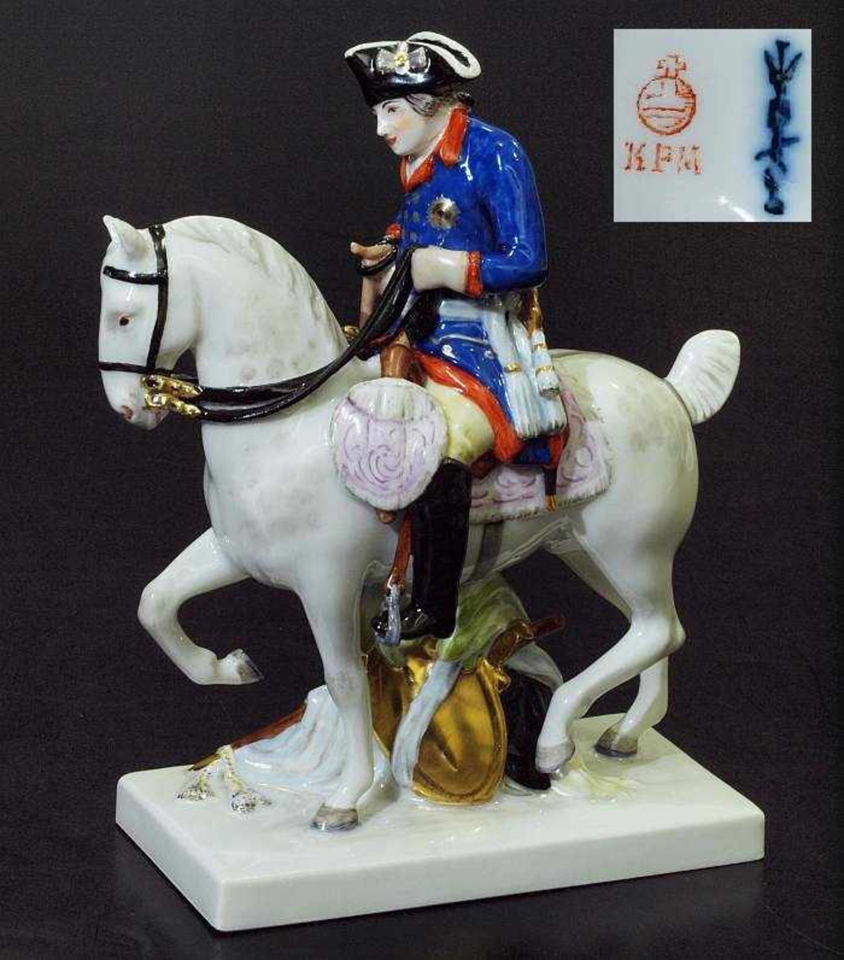 Militärische Figur Friedrich der Große zu Pferd "Der Alte Fritz". KPM Berlin.Militärische Figur