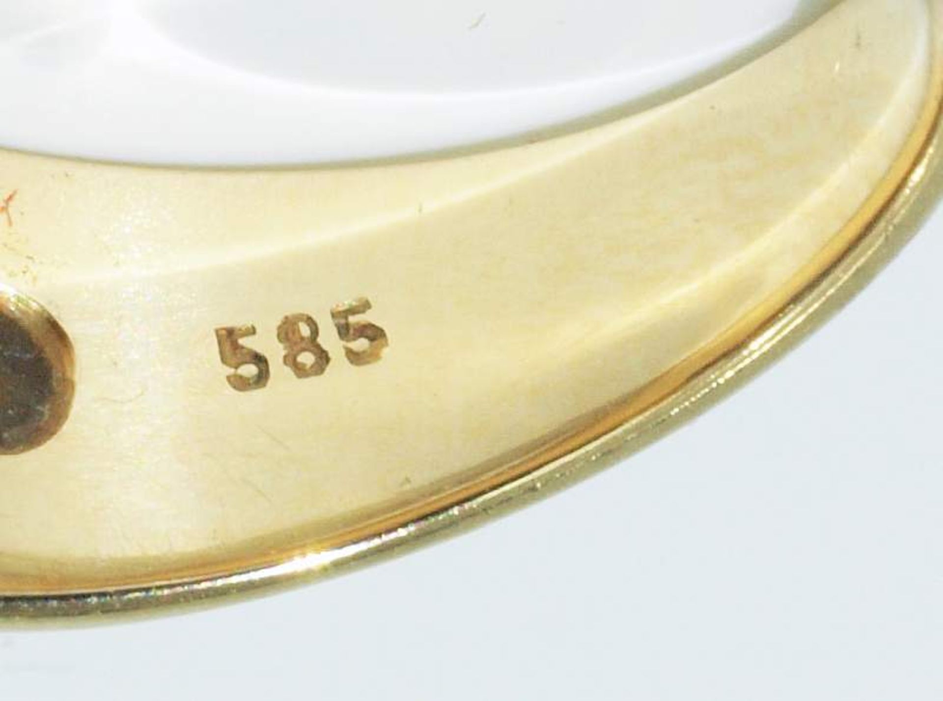 Bandring mit Saphir und zwei Brillanten. Bandring mit Saphir und zwei Brillanten. 585er Gelbgold - Bild 5 aus 5