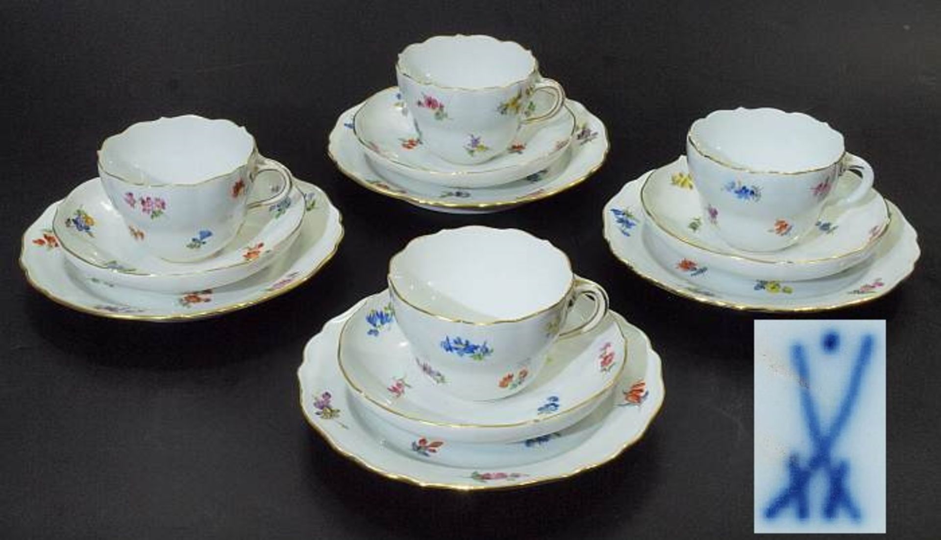 Vier Gedecke, je 3-teilig. MEISSEN.Vier Gedecke, je 3-teilig. MEISSEN, Marke 1923 - 1934. Farbige