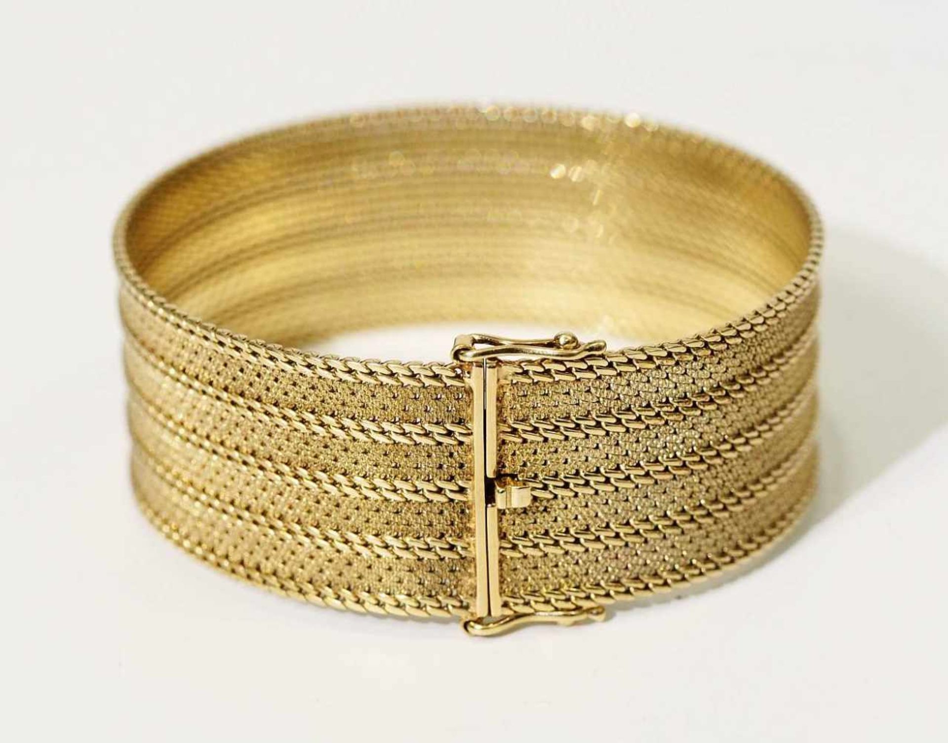 Armband.Armband. 585er Gelbgold punziert. Breites Armband mit ziselierten und polierten Reihen, - Image 3 of 5