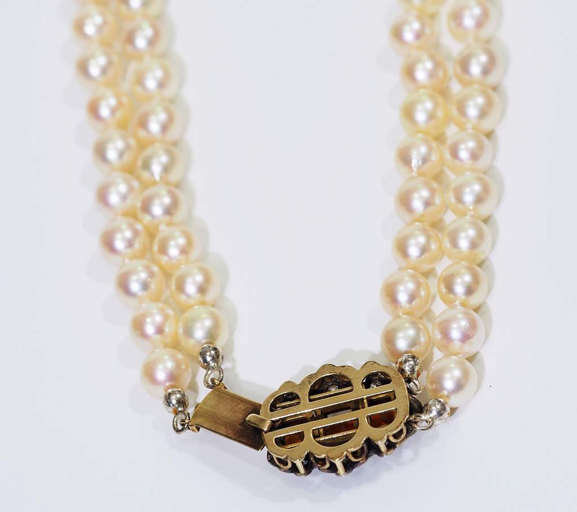 Zweireihige Perlenkette.Zweireihige Perlenkette, mit dekorativem Verschluss, 750er Gelb-/Weißgold, - Bild 5 aus 5