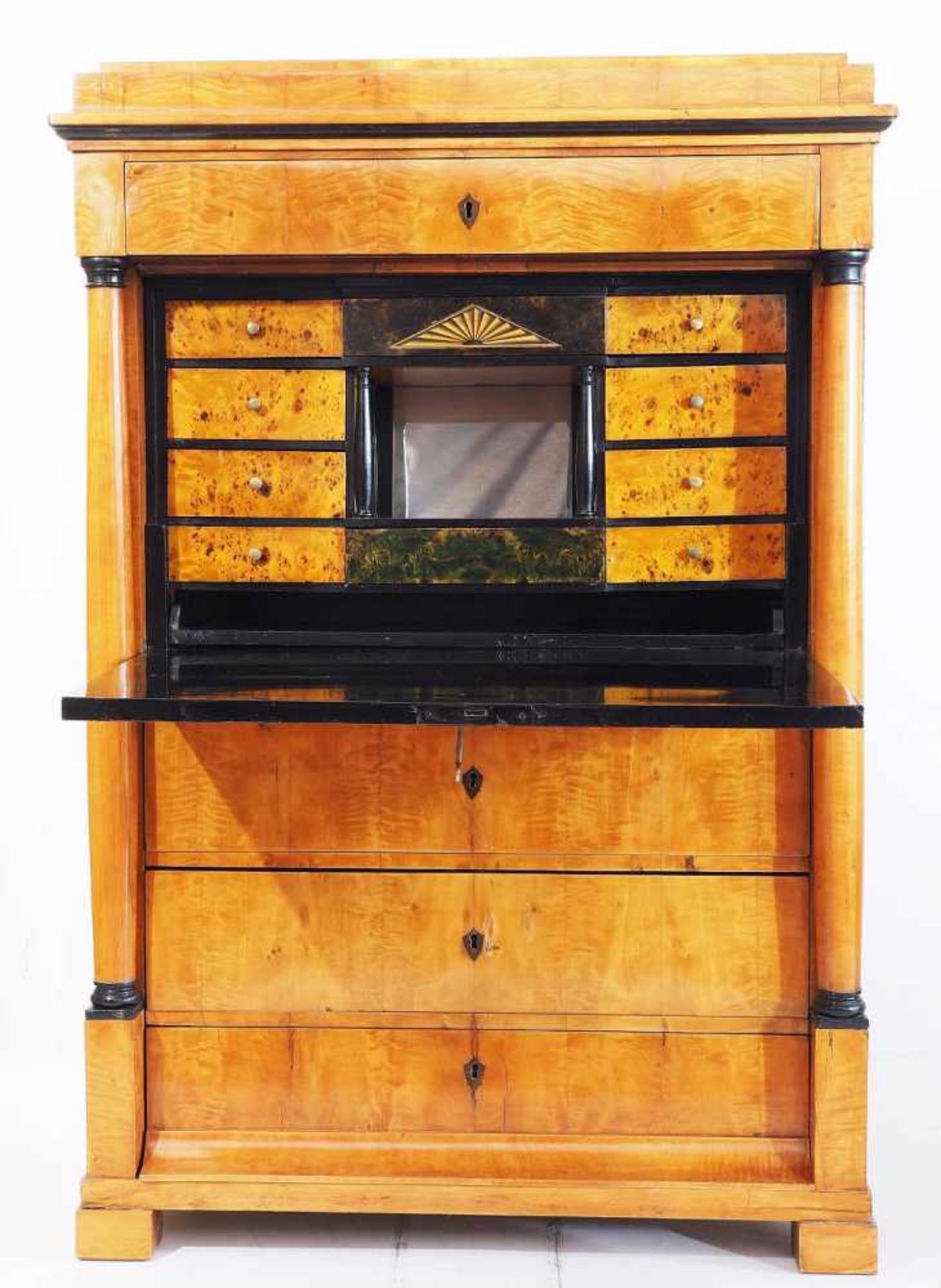 Biedermeier-Schreibsekretär um 100/20. Biedermeier-Schreibsekretär um 1800/20. Kirschholz - Bild 3 aus 8