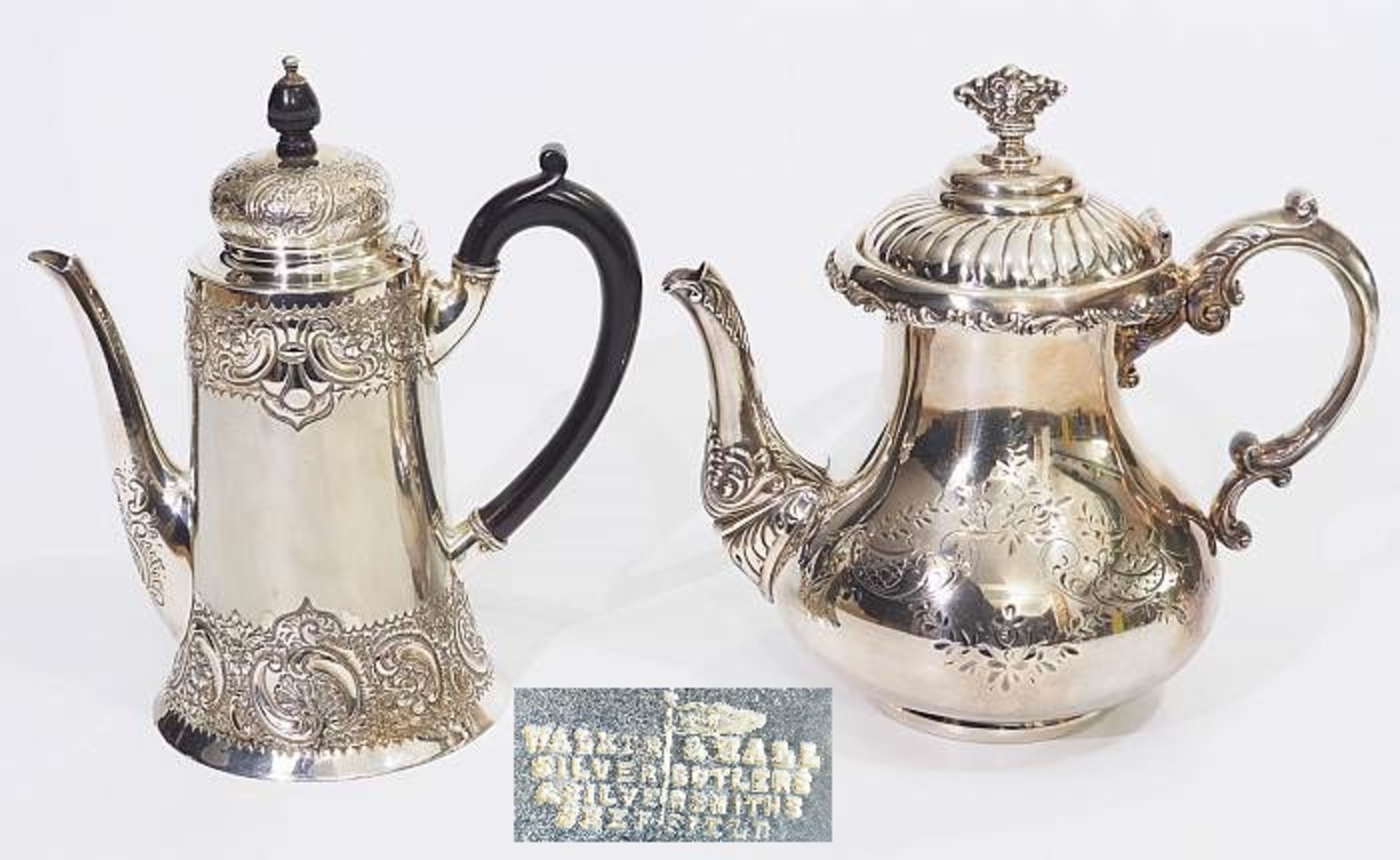 Zwei englische Teekannen, Plated. Zwei englische Teekannen, Plated. Ende 19./Anfang 20. Jahrhundert.