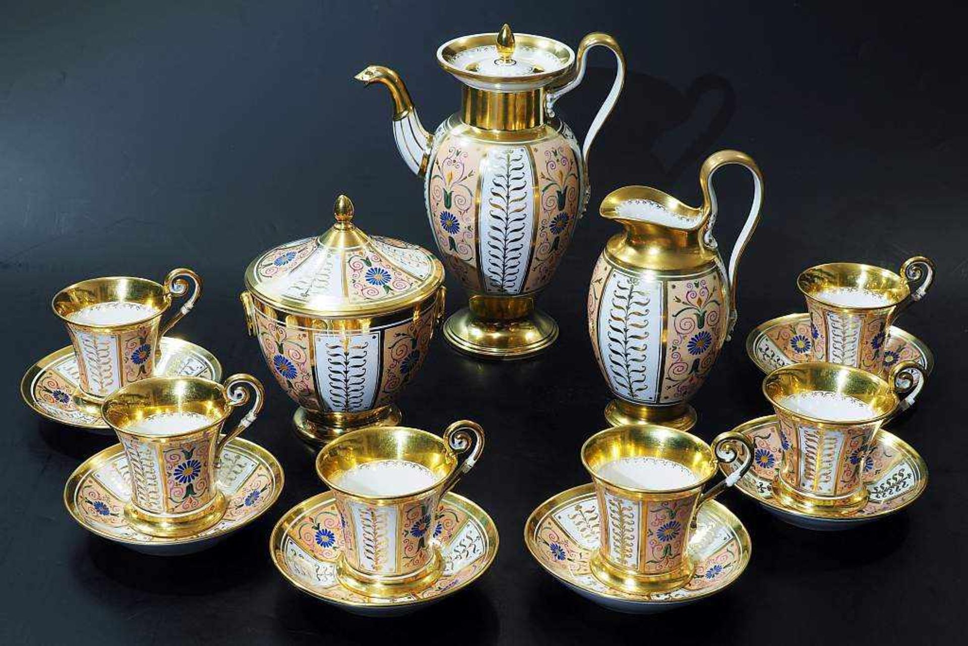 Kaffeeservice für 6 Personen. NYMPHENBURG um 1820, Form "Empire". Kaffeeservice für 6 Personen. - Bild 2 aus 6