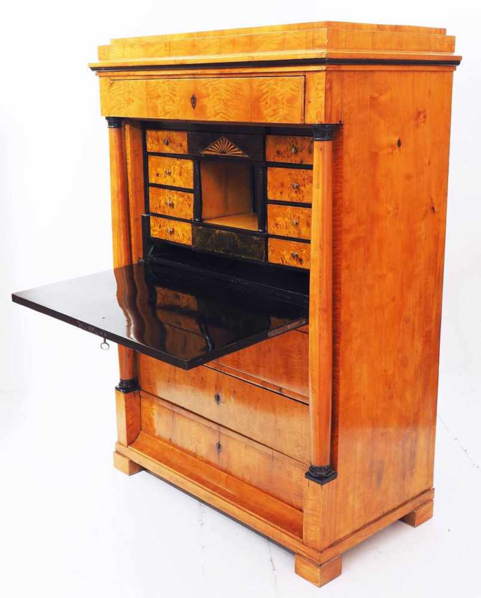 Biedermeier-Schreibsekretär um 100/20. Biedermeier-Schreibsekretär um 1800/20. Kirschholz - Bild 7 aus 8