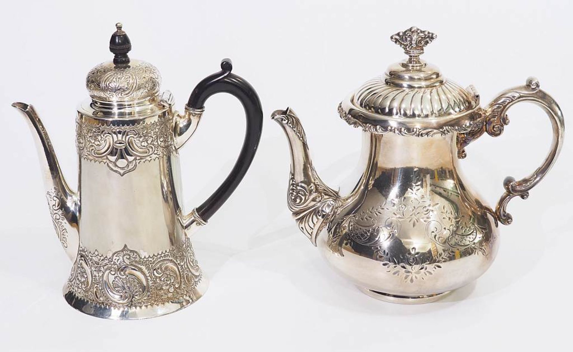 Zwei englische Teekannen, Plated. Zwei englische Teekannen, Plated. Ende 19./Anfang 20. Jahrhundert. - Image 2 of 6