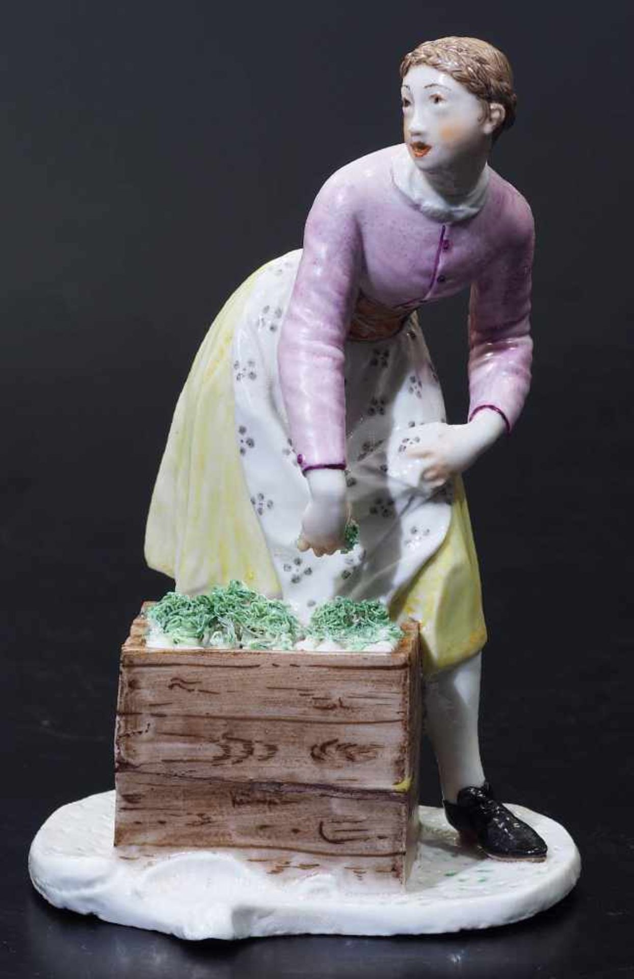 Figurine, "Eiergretl". NYMPHENBURG um 1775. Figurine, "Eiergretl". NYMPHENBURG um 1775. Modell von - Image 2 of 7