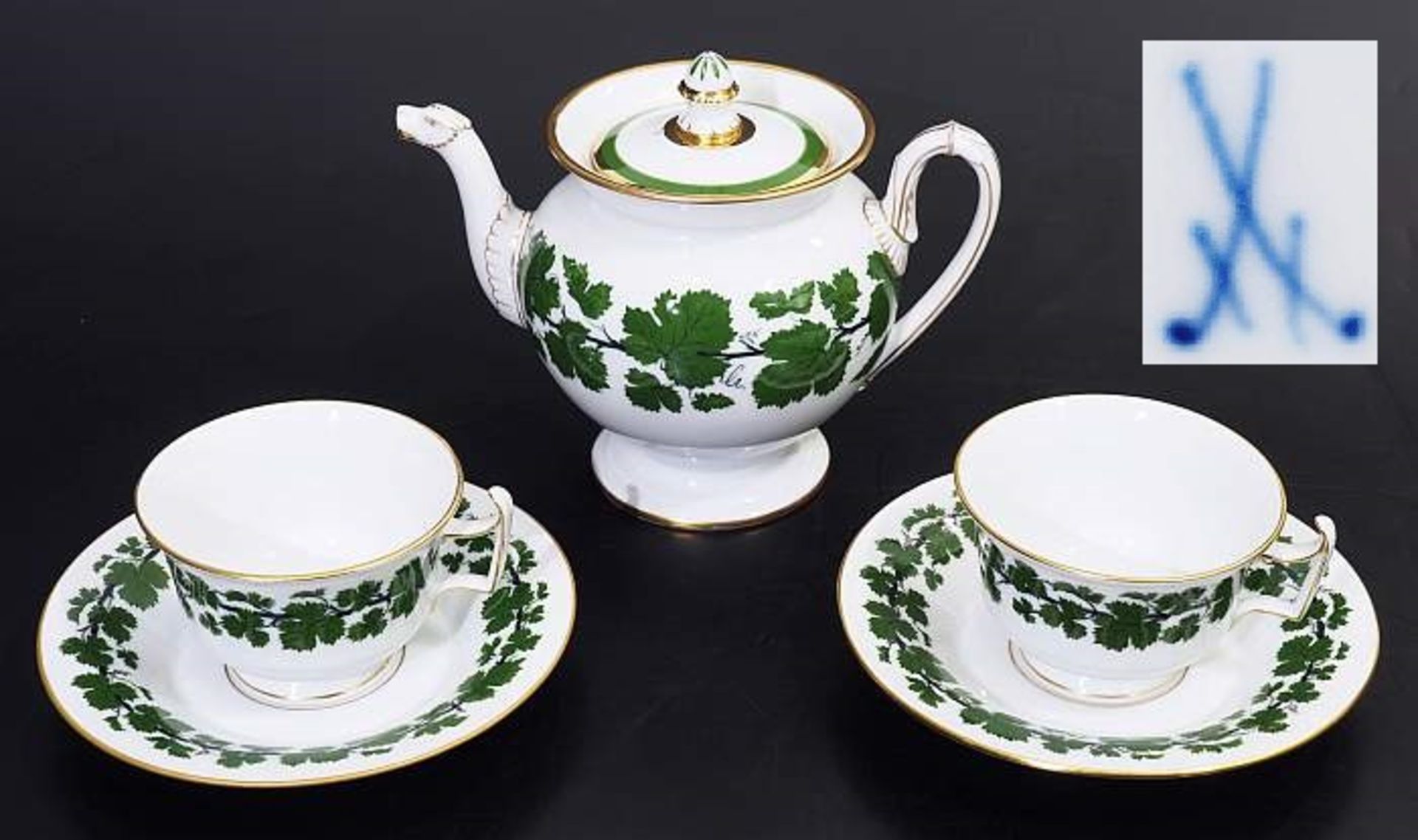 Biedermeier Teekanne. Paar Teetassen, Untertassen. MEISSEN, Marke 1860 - 1924, 1. WahlBiedermeier