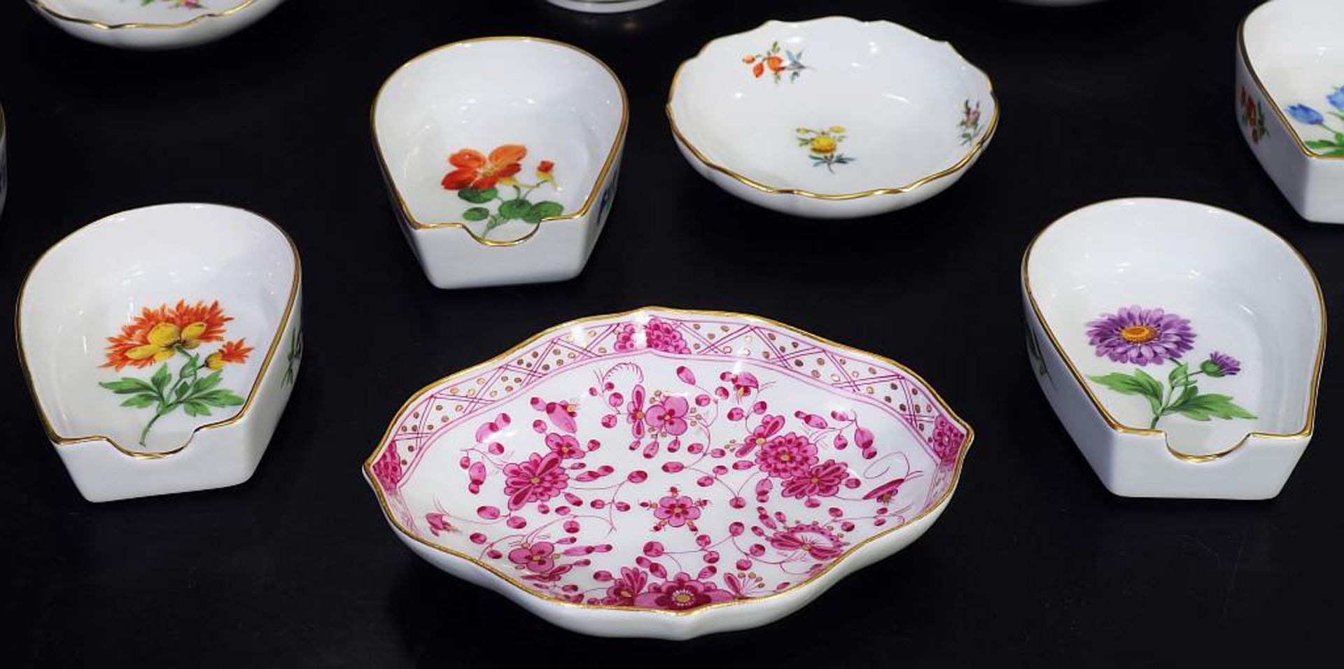 MEISSEN-Konvolut, 10-teiligMEISSEN-Konvolut, 10-teilig. 1) Veilchenvase, Marke nach 1954, 1. Wahl. - Bild 3 aus 5