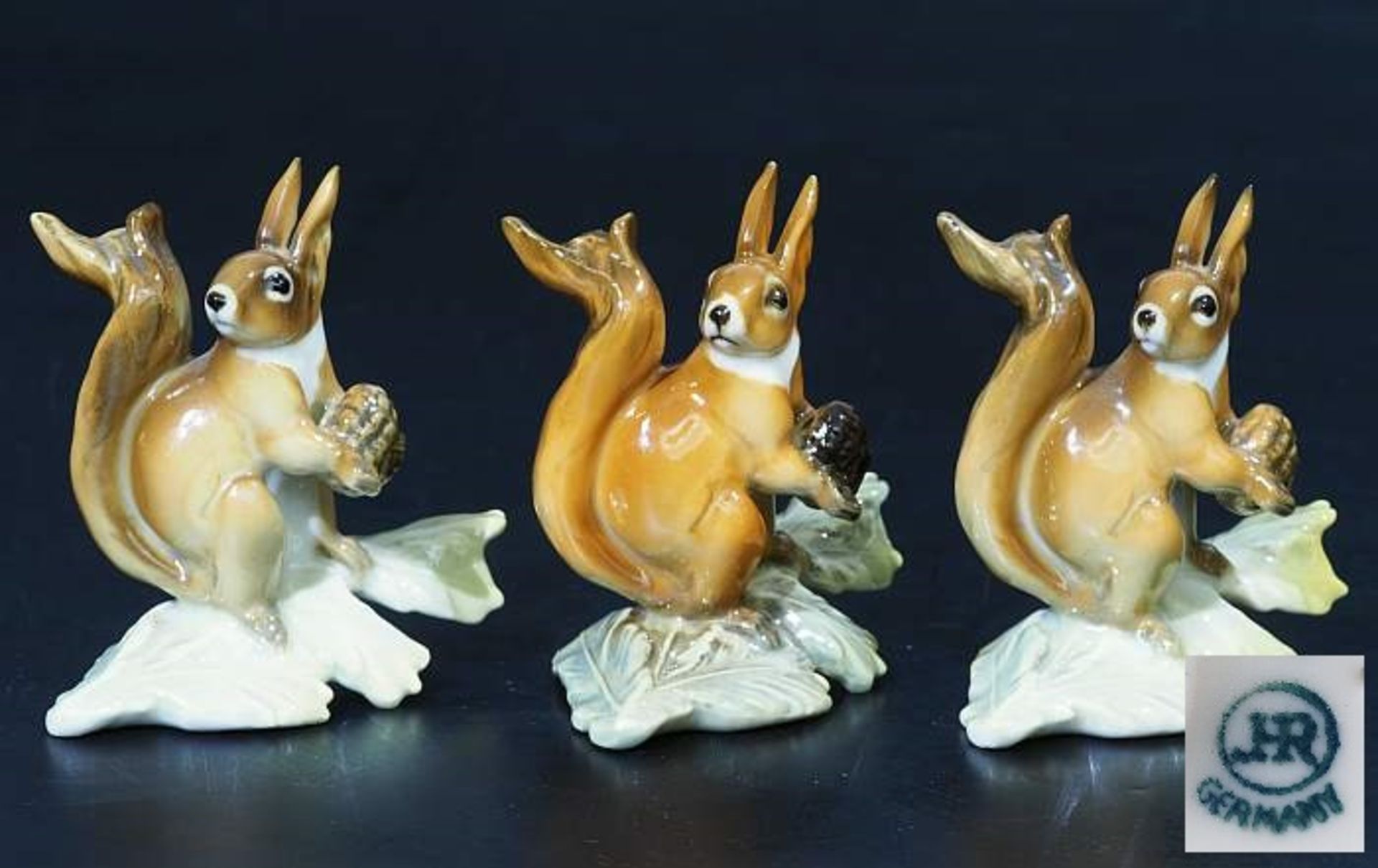 Drei Tierplastiken "Eichhörnchen".Drei Tierplastiken "Eichhörnchen". Lorenz HUTSCHENREUTHER. Entwurf