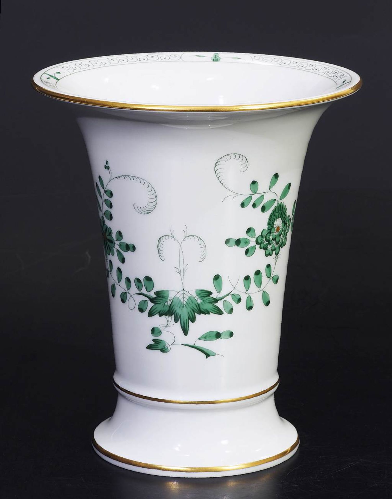 Indisch-Vase.Indisch-Vase. MEISSEN nach 1934. Gefußter konischer Korpus mit weit ausschwingendem - Image 2 of 5