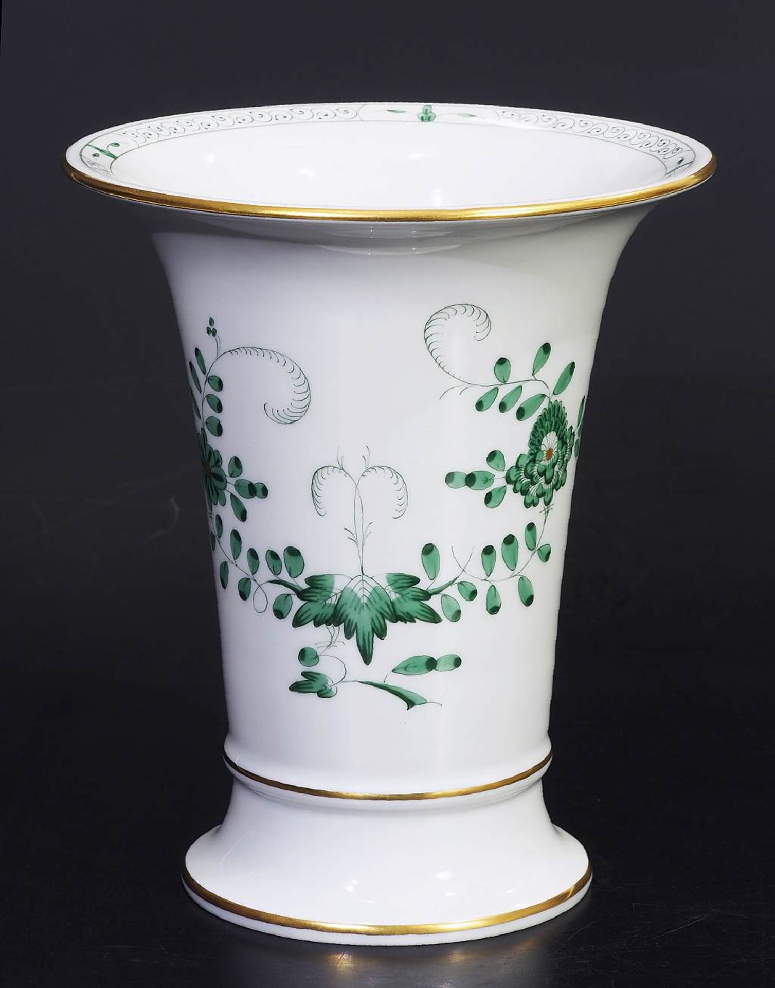 Indisch-Vase.Indisch-Vase. MEISSEN nach 1934. Gefußter konischer Korpus mit weit ausschwingendem - Bild 2 aus 5
