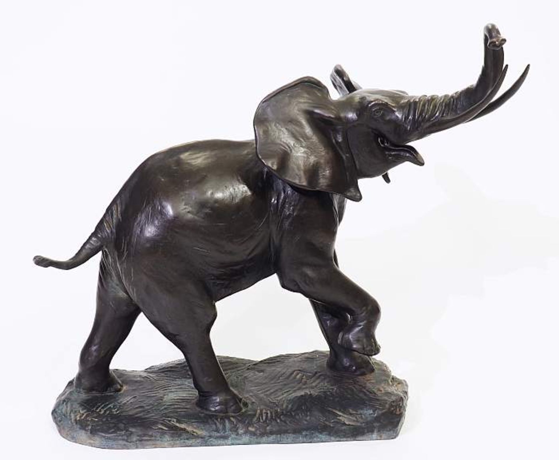 Afrikanischer Elefant. Afrikanischer Elefant. Frühes 20. Jahrhundert. Bronze, dunkel patiniert.