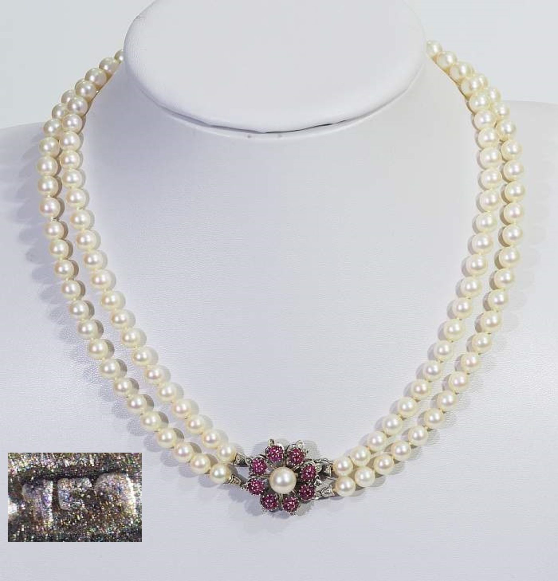 Zweireihige Akoja-Perlenkette mit Schmuckverschluß Zweireihige Akoja-Perlenkette, ca. insgesamt 61