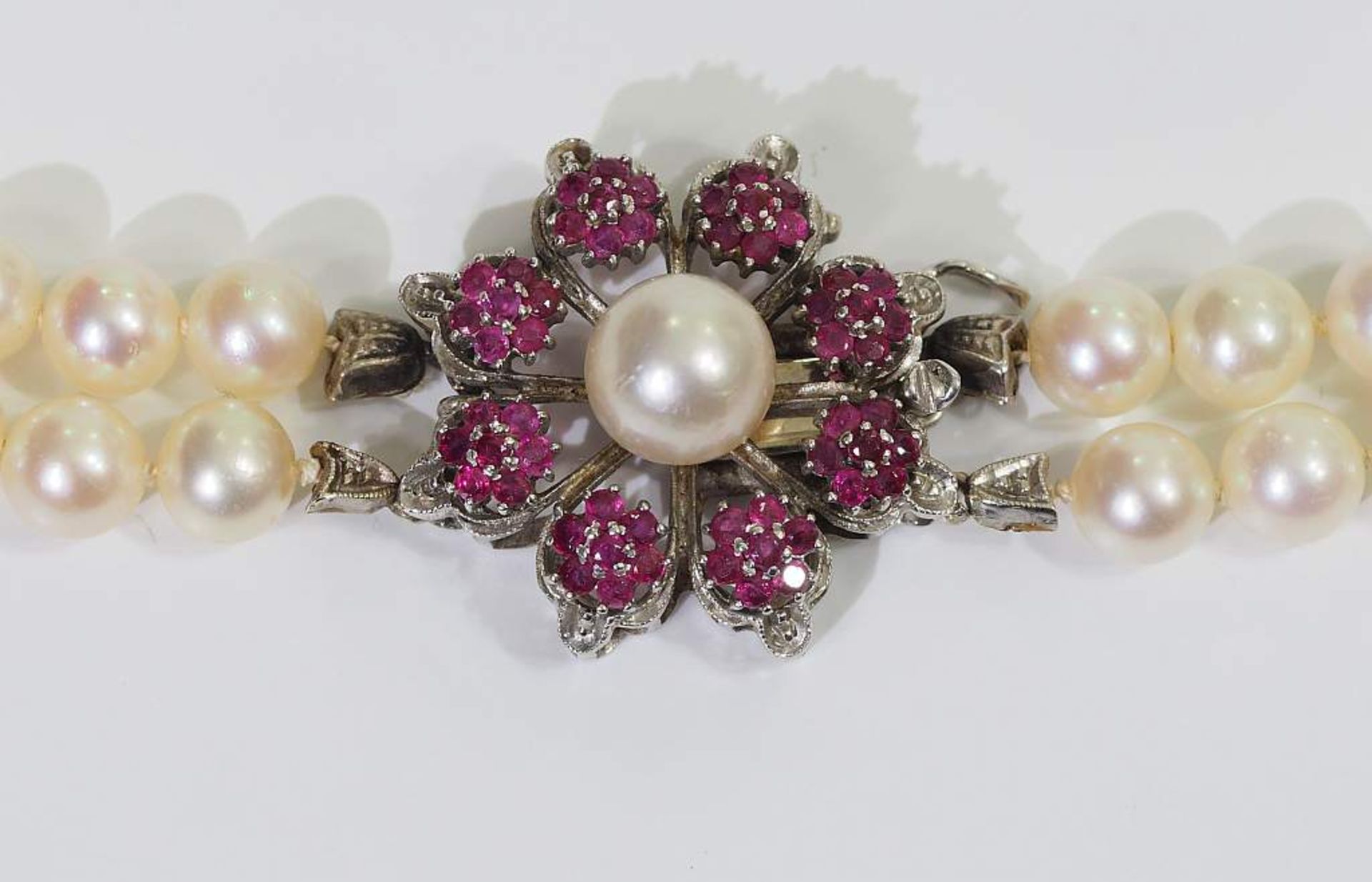 Zweireihige Akoja-Perlenkette mit Schmuckverschluß Zweireihige Akoja-Perlenkette, ca. insgesamt 61 - Bild 5 aus 7